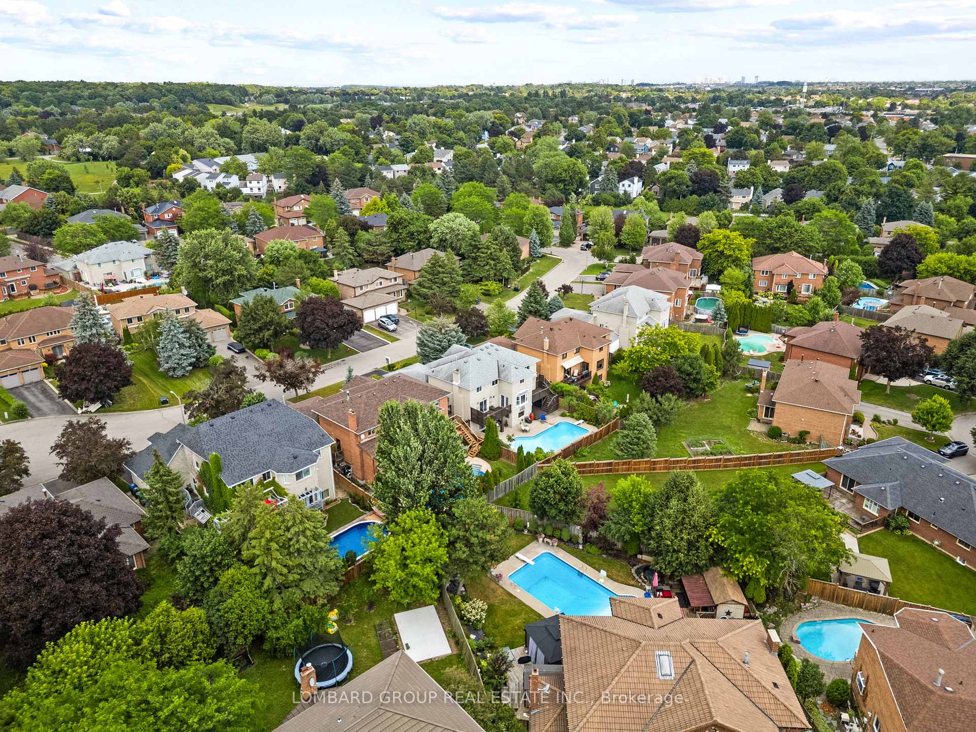 Photo 42 of 10 Whitmore Court, Brampton, Heart Lake West — HOMEH