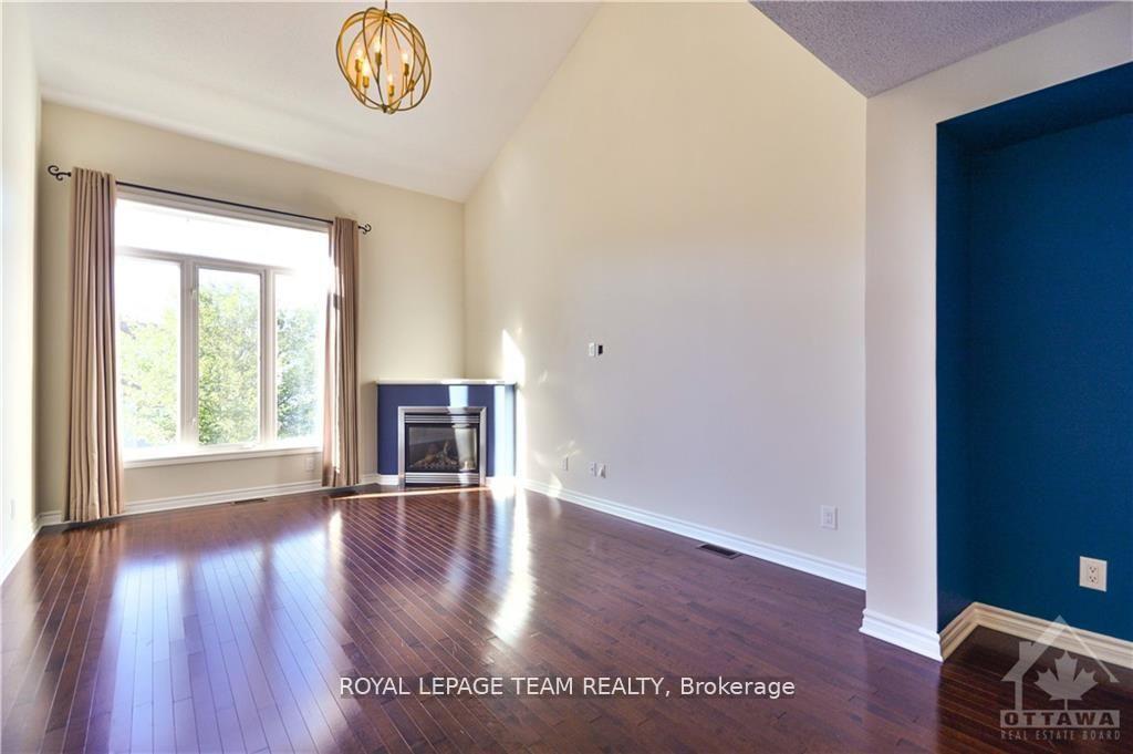 Photo 13 of 252 Tandalee Crescent, Ottawa, Kanata - Emerald Meadows/Trailwest — HOMEH