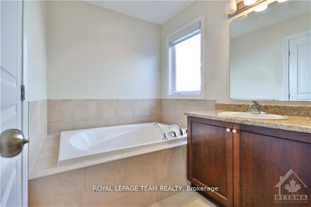 Photo 23 of 252 Tandalee Crescent, Ottawa, Kanata - Emerald Meadows/Trailwest — HOMEH