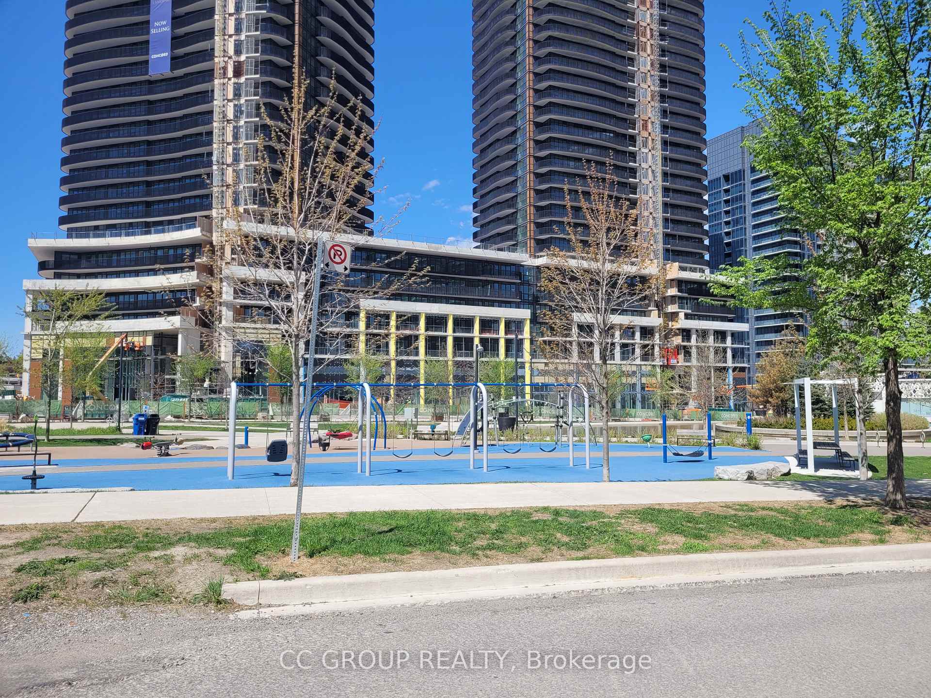 Photo 20 of Unit Th207, 85 Mcmahon Drive, North York, Bayview Village — HOMEH