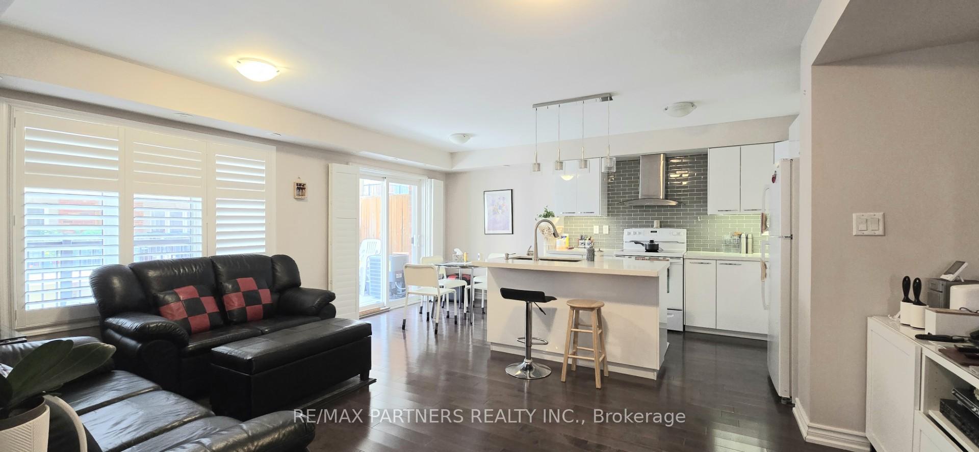 Photo 3 of 184 Louisbourg Way, Markham, Greensborough — HOMEH