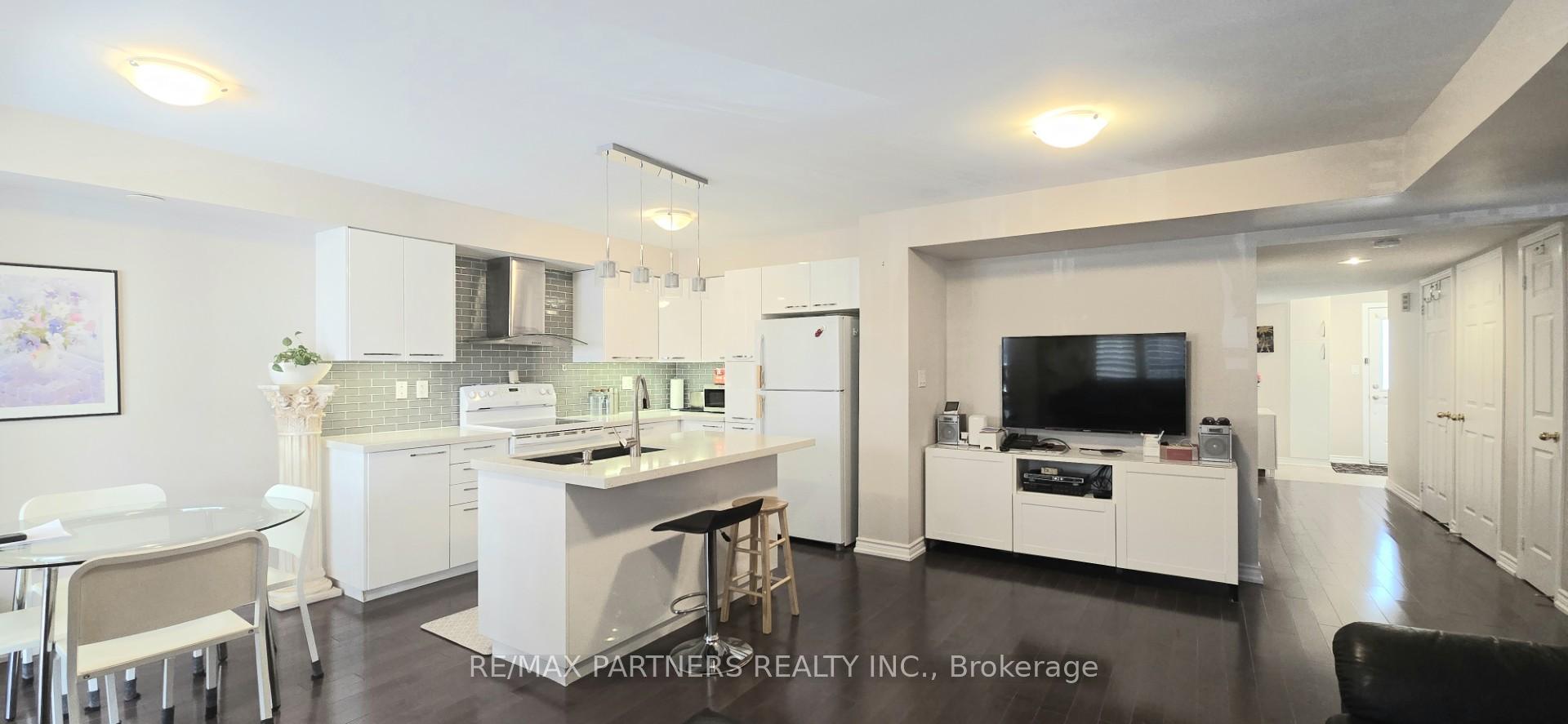 Photo 4 of 184 Louisbourg Way, Markham, Greensborough — HOMEH