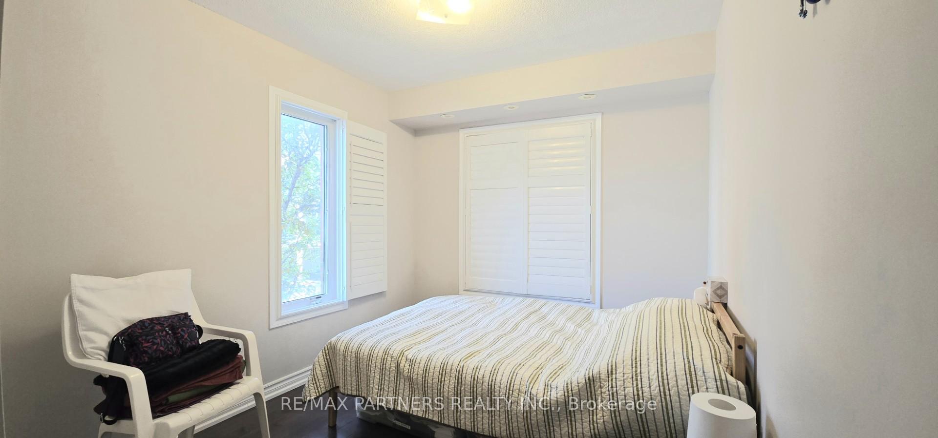 Photo 6 of 184 Louisbourg Way, Markham, Greensborough — HOMEH
