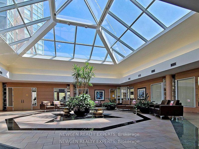 Photo 3 of Unit #910, 7 Concorde Place, North York, Banbury-Don Mills — HOMEH
