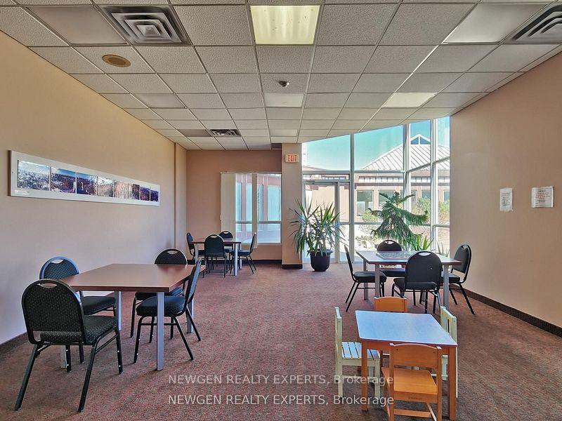 Photo 4 of Unit #910, 7 Concorde Place, North York, Banbury-Don Mills — HOMEH