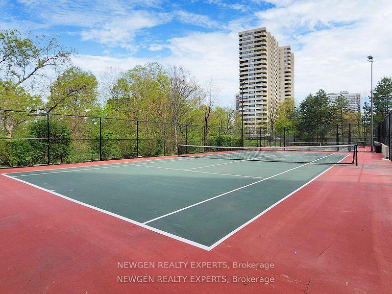 Photo 17 of Unit #910, 7 Concorde Place, North York, Banbury-Don Mills — HOMEH