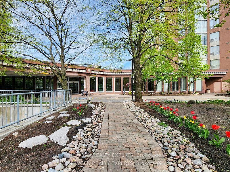 Photo 18 of Unit #910, 7 Concorde Place, North York, Banbury-Don Mills — HOMEH