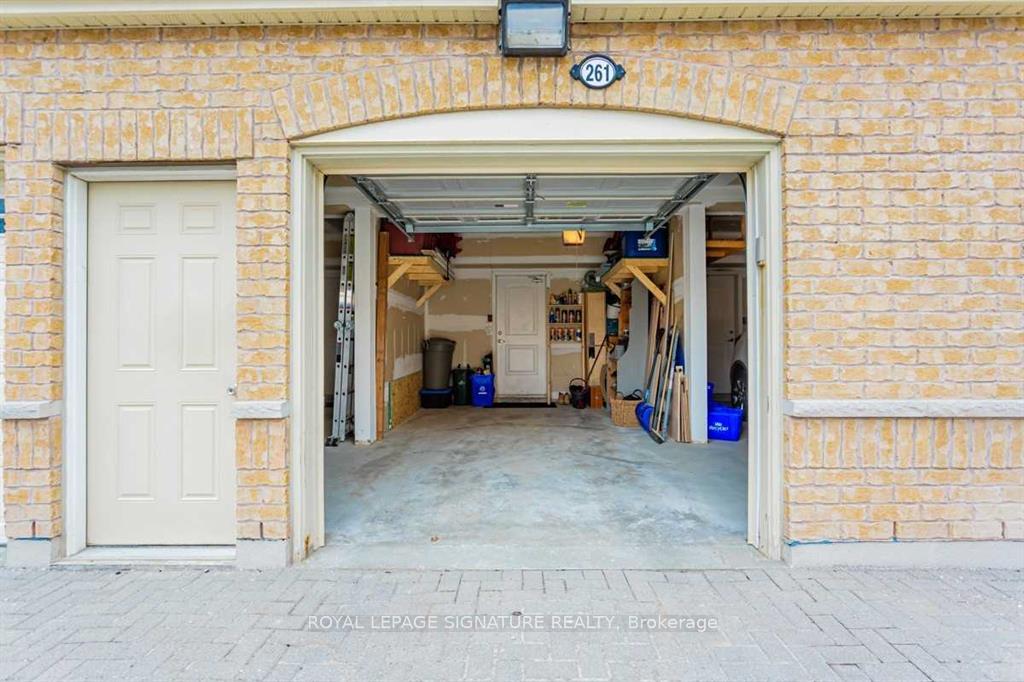 Photo 3 of Unit 2, 261 John Way W, Aurora, Bayview Wellington — HOMEH