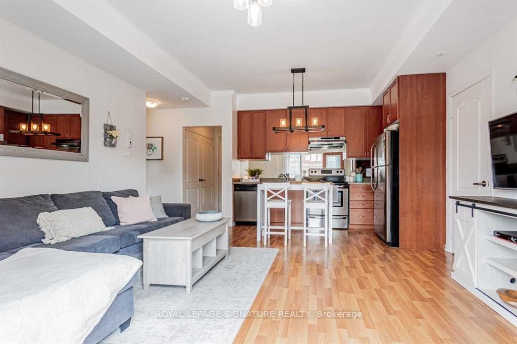 Photo 4 of Unit 2, 261 John Way W, Aurora, Bayview Wellington — HOMEH