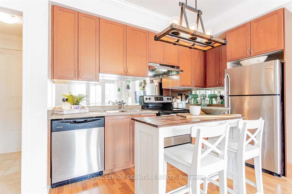 Photo 7 of Unit 2, 261 John Way W, Aurora, Bayview Wellington — HOMEH