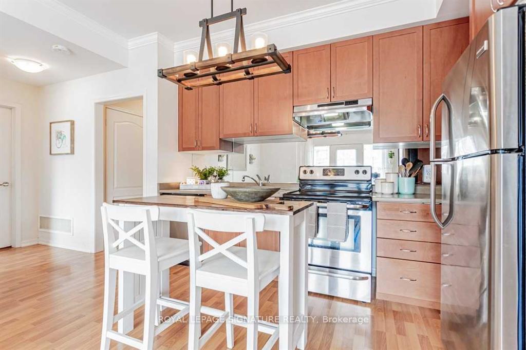Photo 8 of Unit 2, 261 John Way W, Aurora, Bayview Wellington — HOMEH