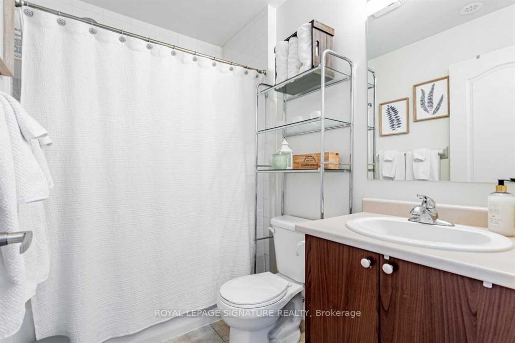 Photo 11 of Unit 2, 261 John Way W, Aurora, Bayview Wellington — HOMEH