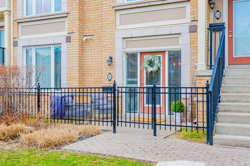Photo 15 of Unit 2, 261 John Way W, Aurora, Bayview Wellington — HOMEH