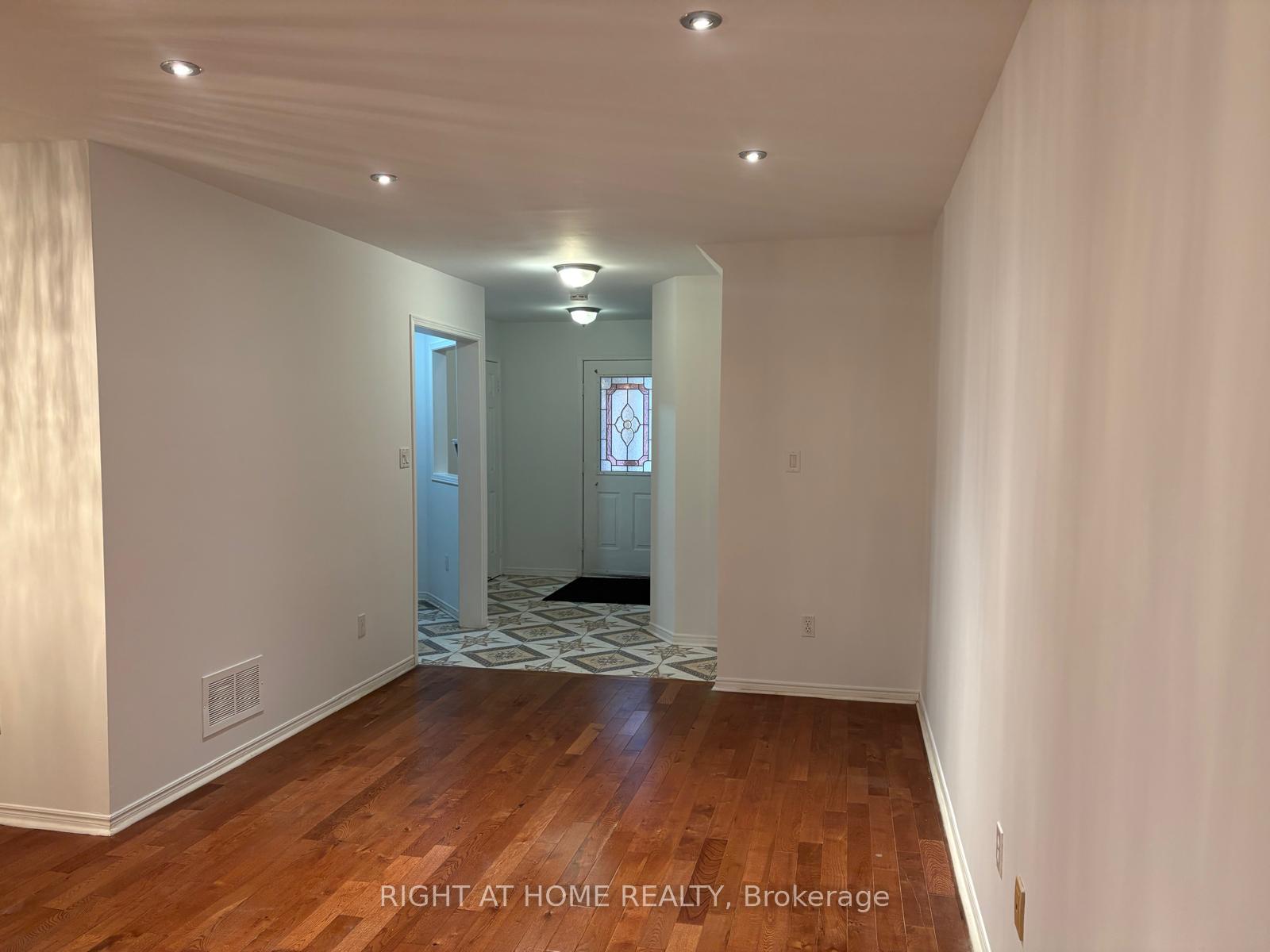 Photo 5 of 55 Sunley Crescent, Brampton, Fletcher's West — HOMEH