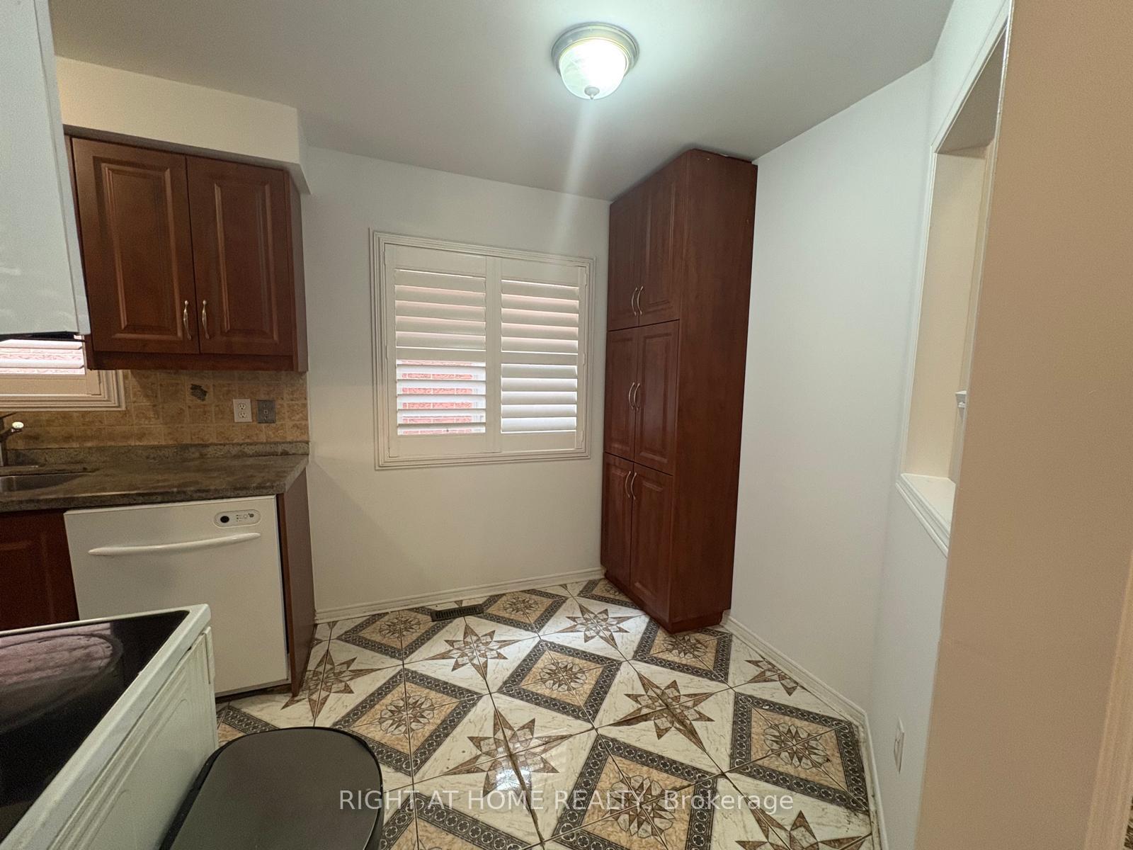 Photo 9 of 55 Sunley Crescent, Brampton, Fletcher's West — HOMEH