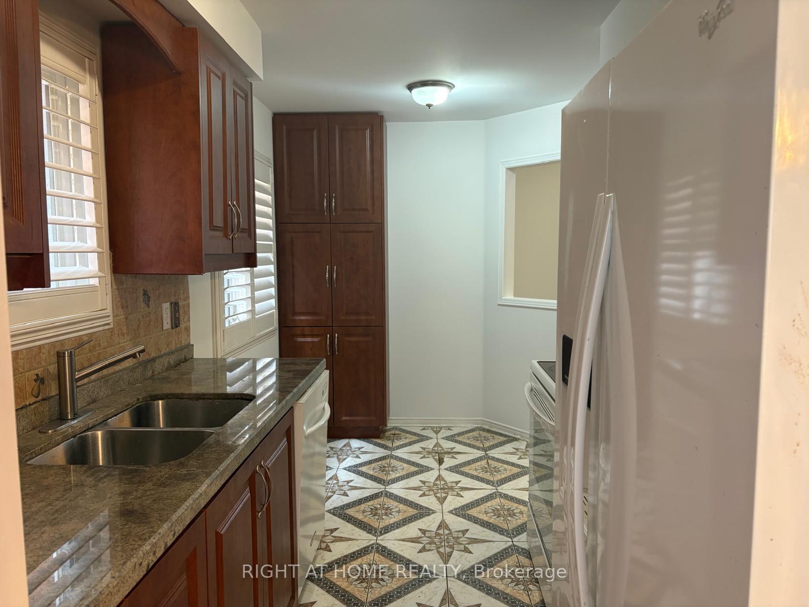 Photo 11 of 55 Sunley Crescent, Brampton, Fletcher's West — HOMEH