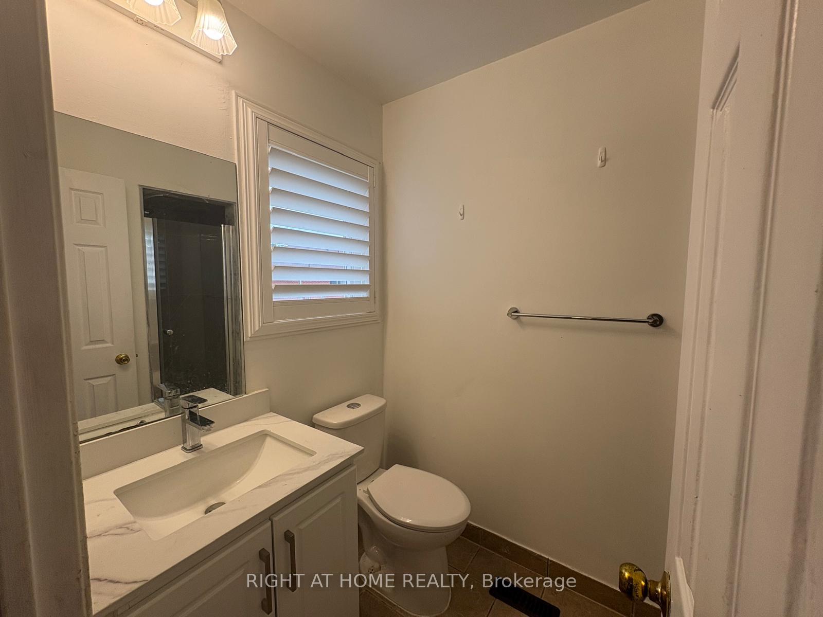 Photo 15 of 55 Sunley Crescent, Brampton, Fletcher's West — HOMEH