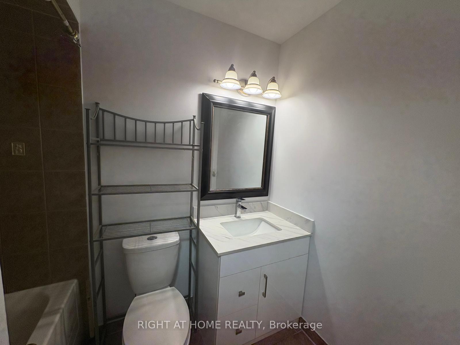 Photo 21 of 55 Sunley Crescent, Brampton, Fletcher's West — HOMEH