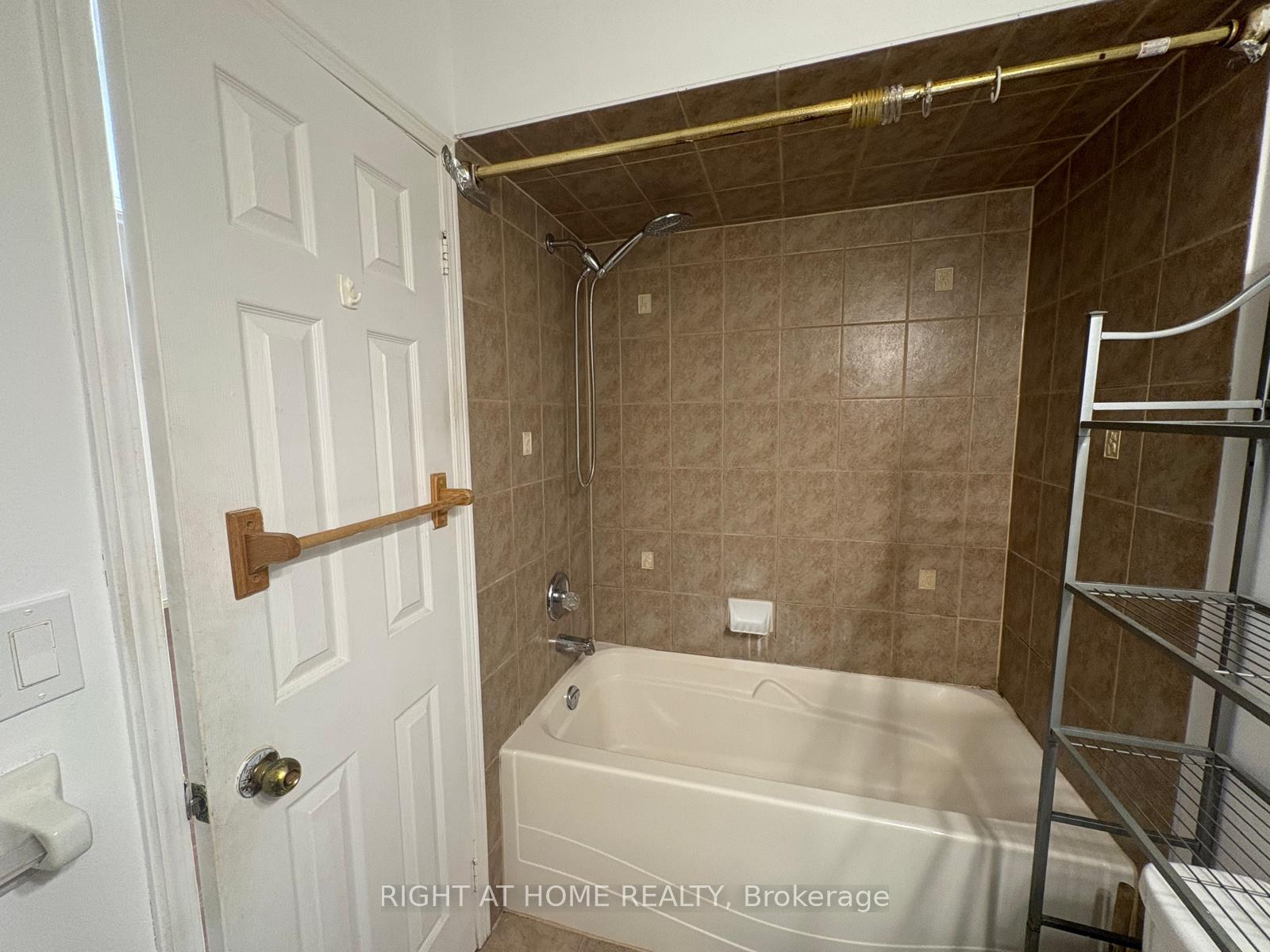 Photo 22 of 55 Sunley Crescent, Brampton, Fletcher's West — HOMEH