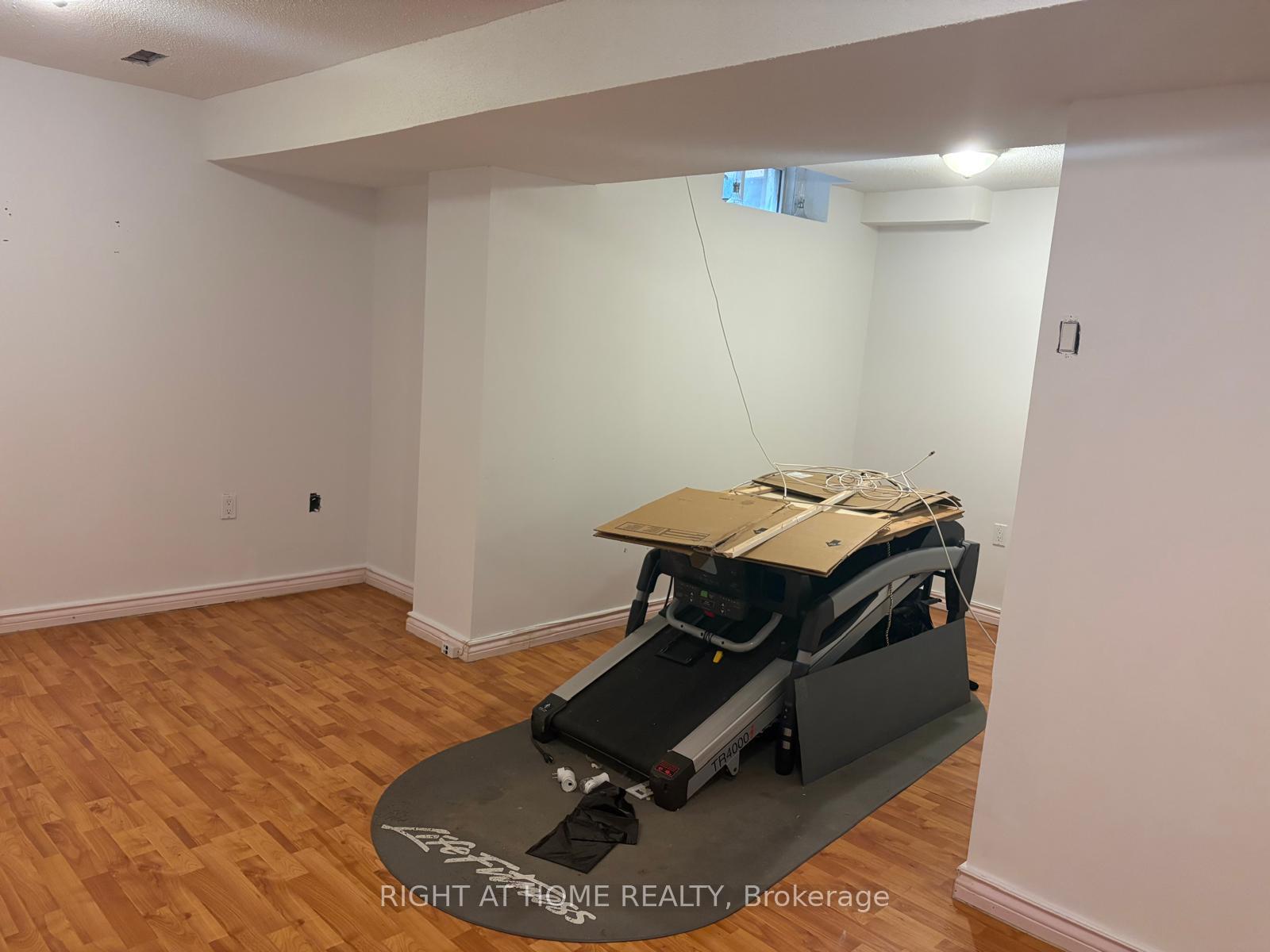 Photo 24 of 55 Sunley Crescent, Brampton, Fletcher's West — HOMEH