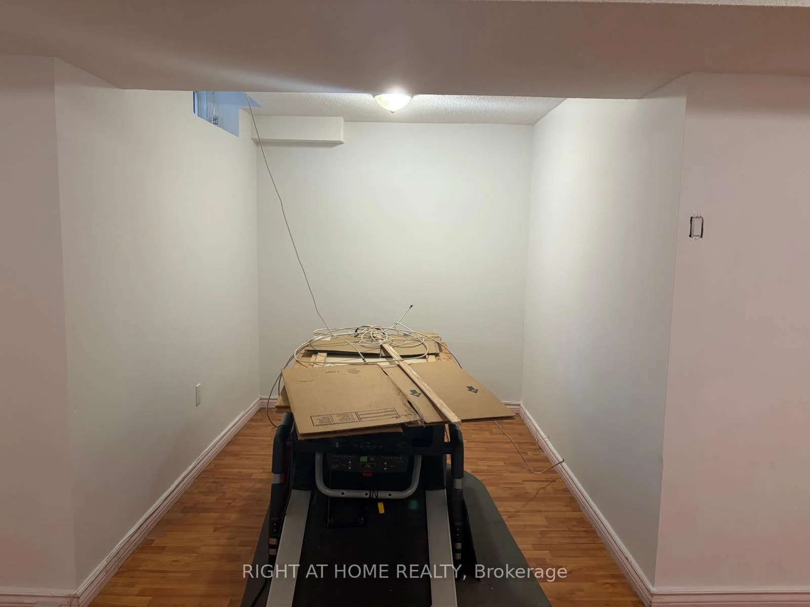 Photo 4 of 55 Sunley Crescent, Brampton, Fletcher's West — HOMEH