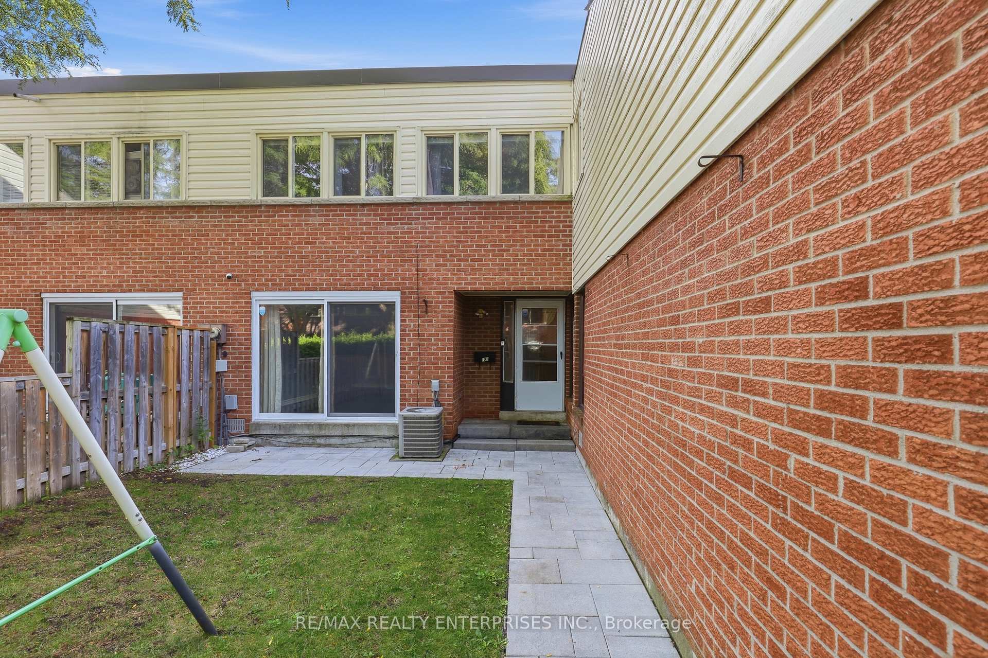 Photo 5 of Unit 103, 155 Glovers Road, Oshawa, Samac — HOMEH