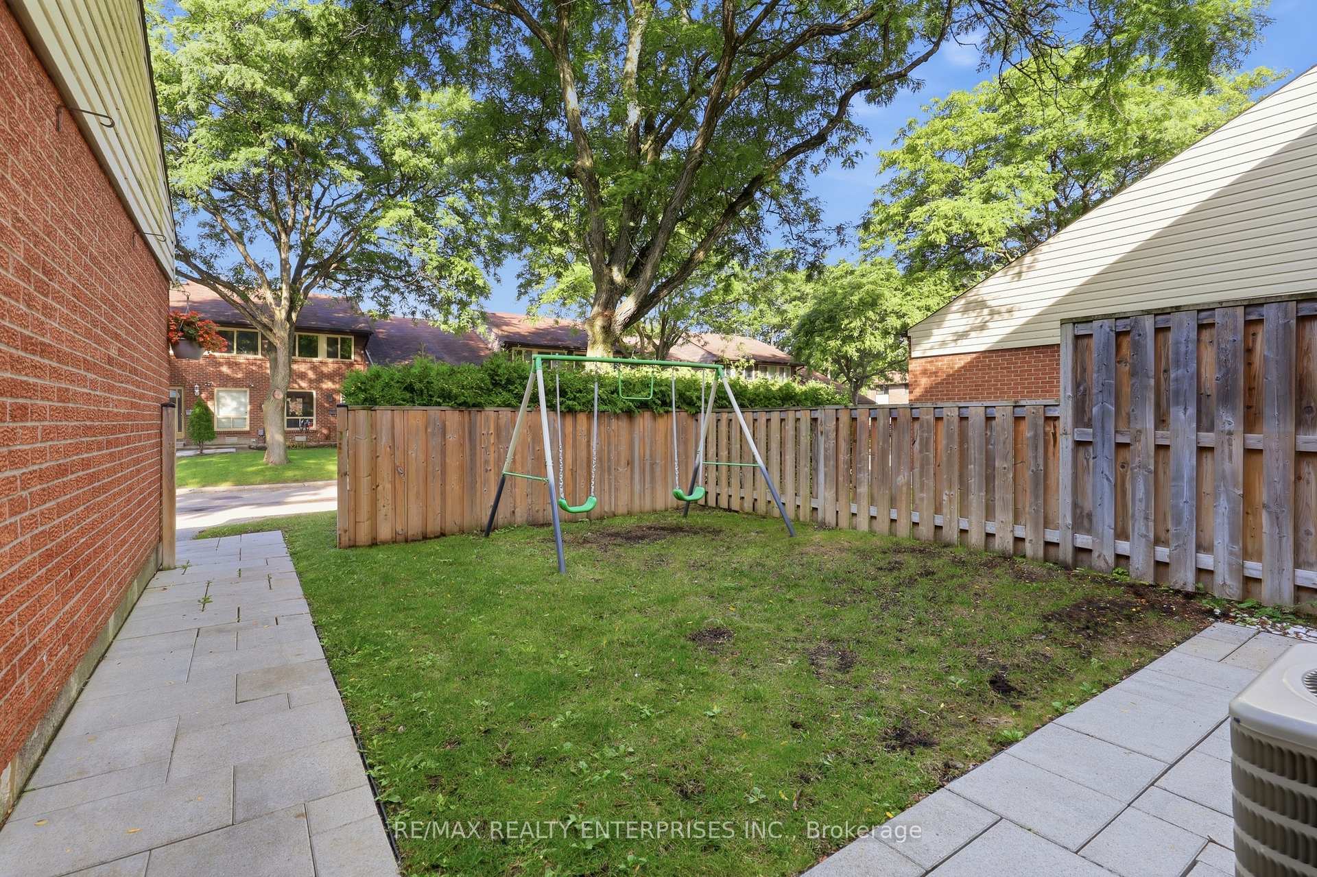 Photo 7 of Unit 103, 155 Glovers Road, Oshawa, Samac — HOMEH