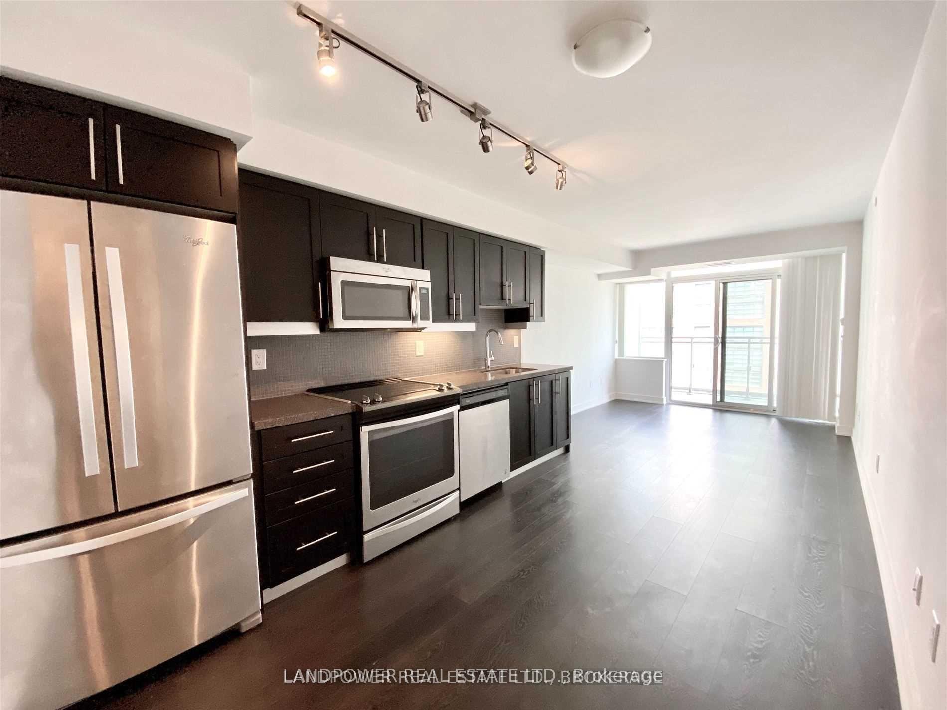 Front of Unit 1122, 525 Adelaide Street W