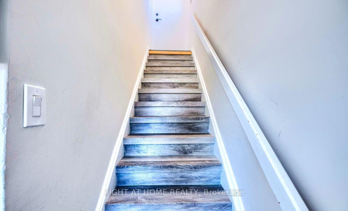 Photo 6 of Unit 1, 18 Ewing Street, Halton Hills, Georgetown — HOMEH