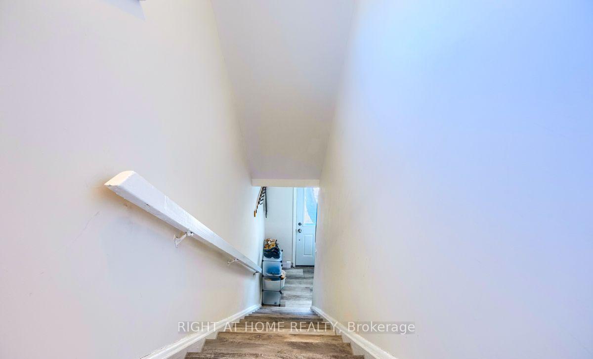 Photo 7 of Unit 1, 18 Ewing Street, Halton Hills, Georgetown — HOMEH