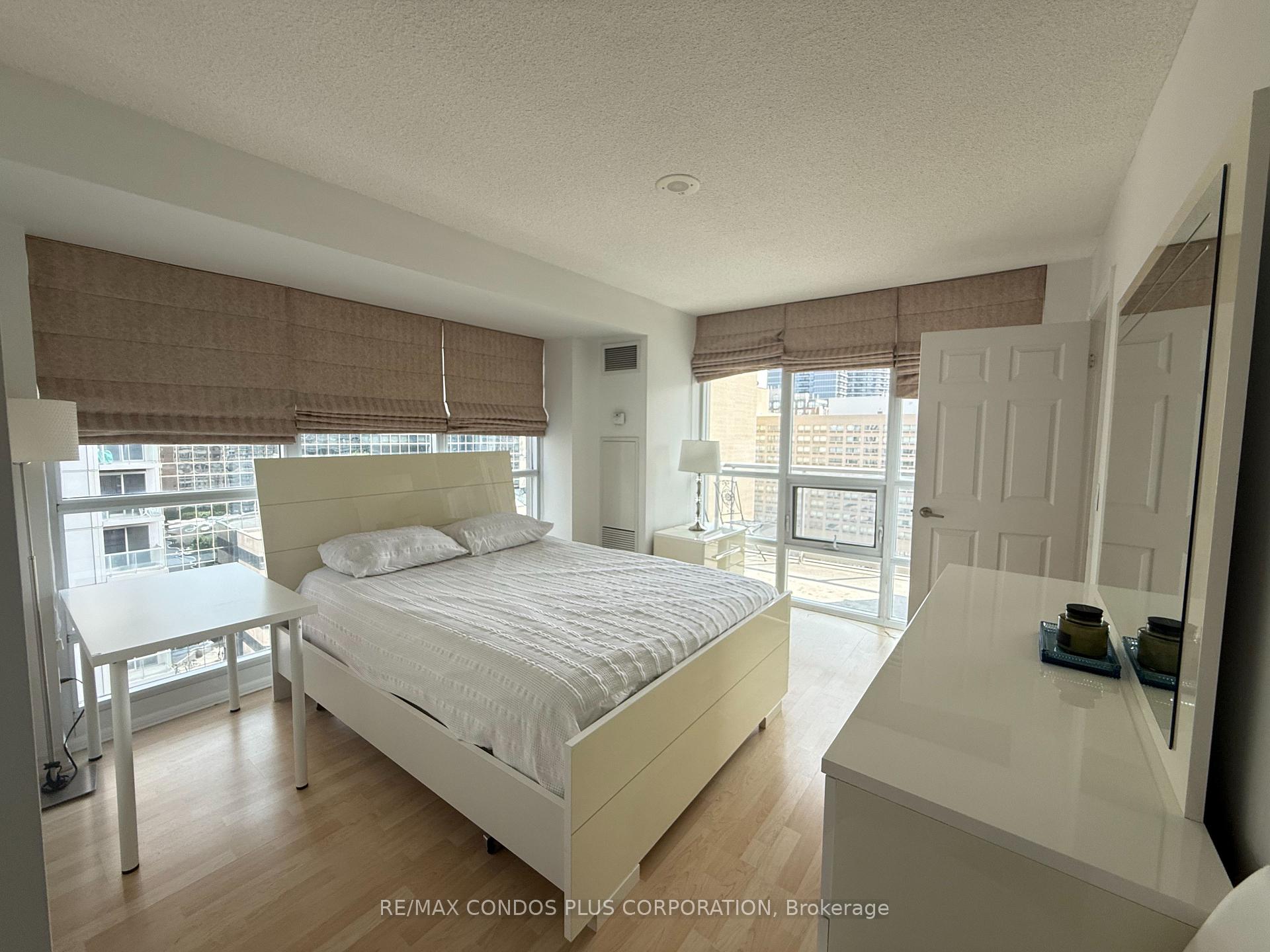 Photo 6 of Unit 1402, 761 Bay Street, Toronto, Bay Street Corridor — HOMEH