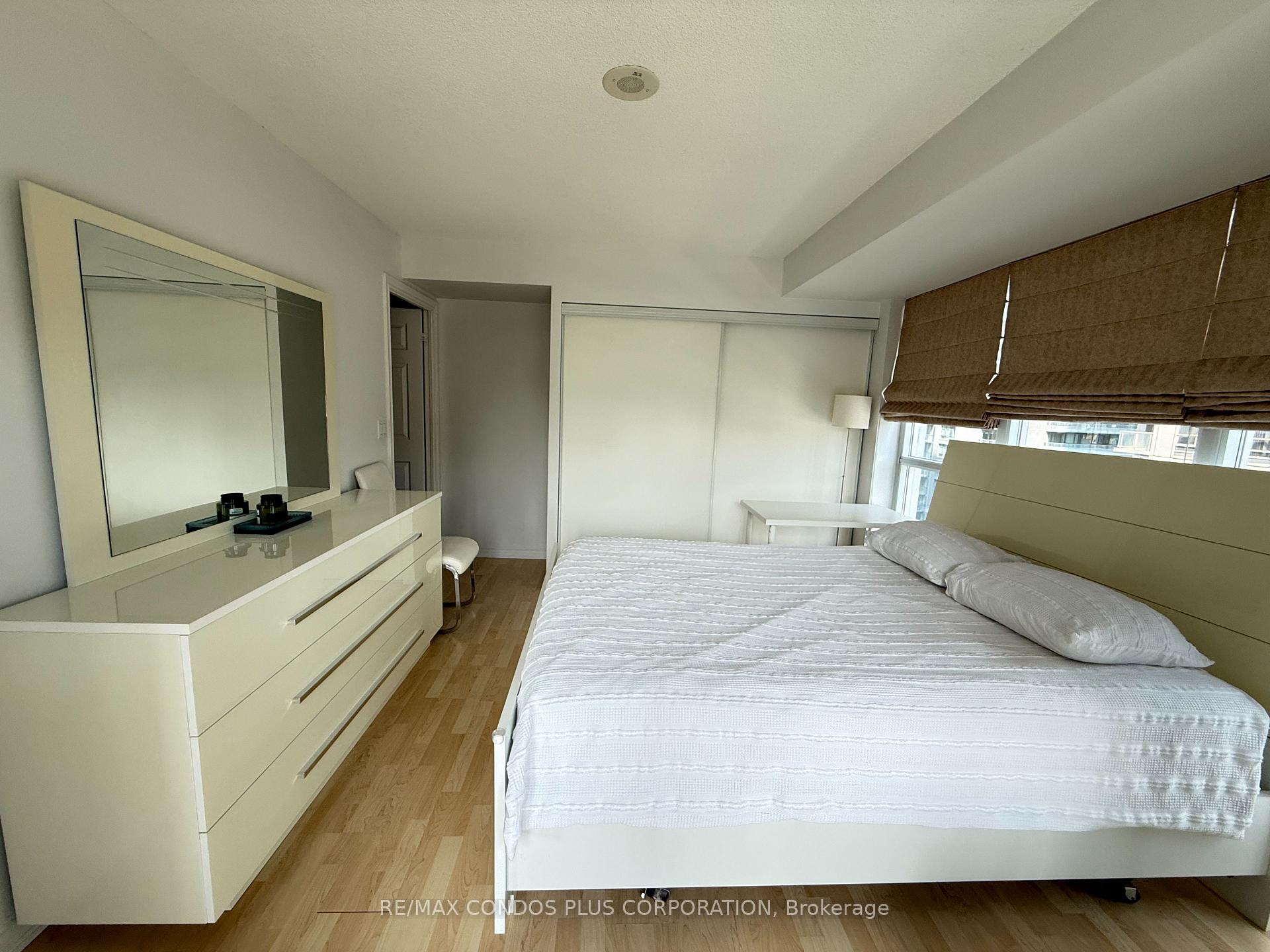 Photo 7 of Unit 1402, 761 Bay Street, Toronto, Bay Street Corridor — HOMEH