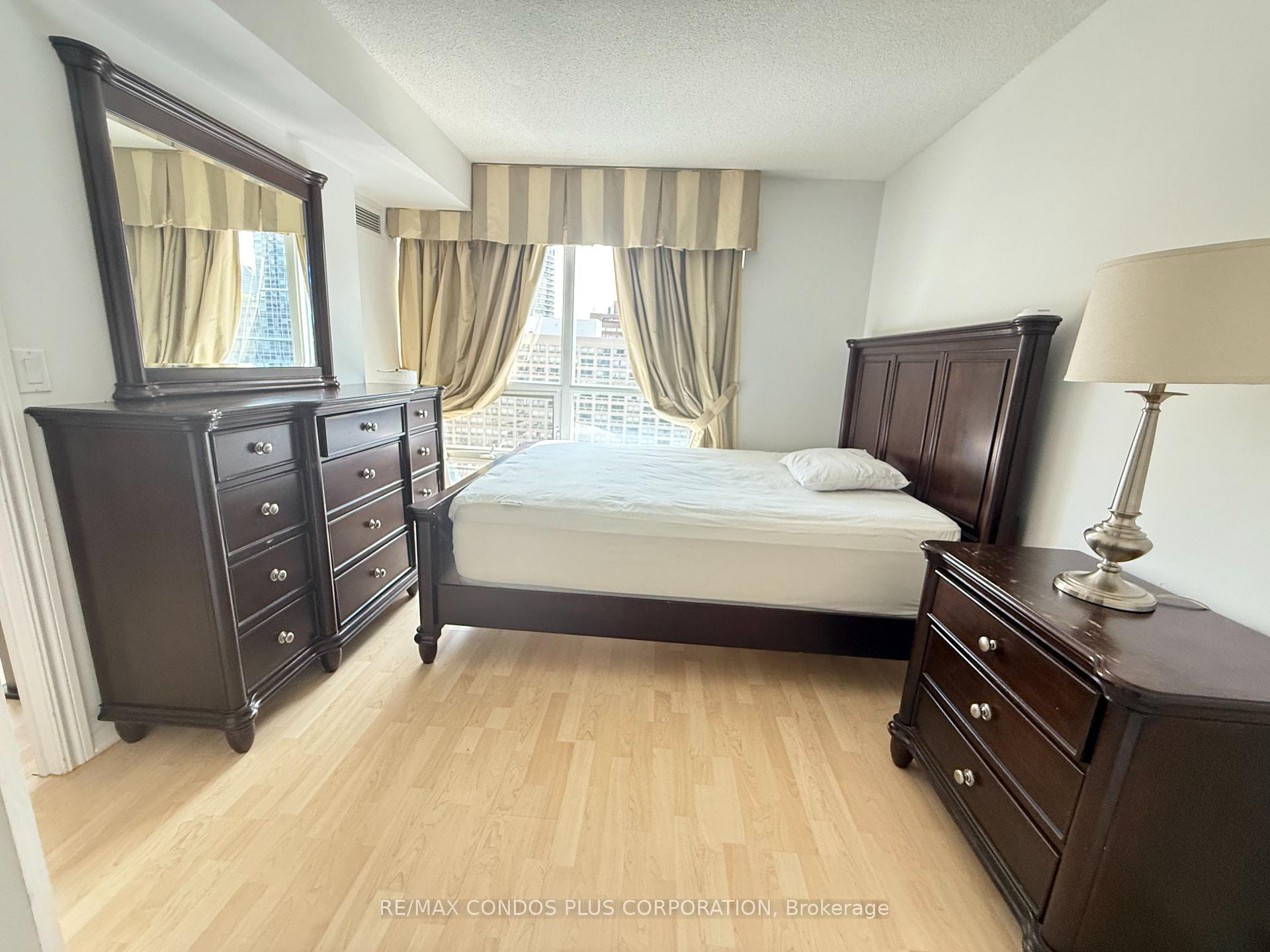 Photo 9 of Unit 1402, 761 Bay Street, Toronto, Bay Street Corridor — HOMEH