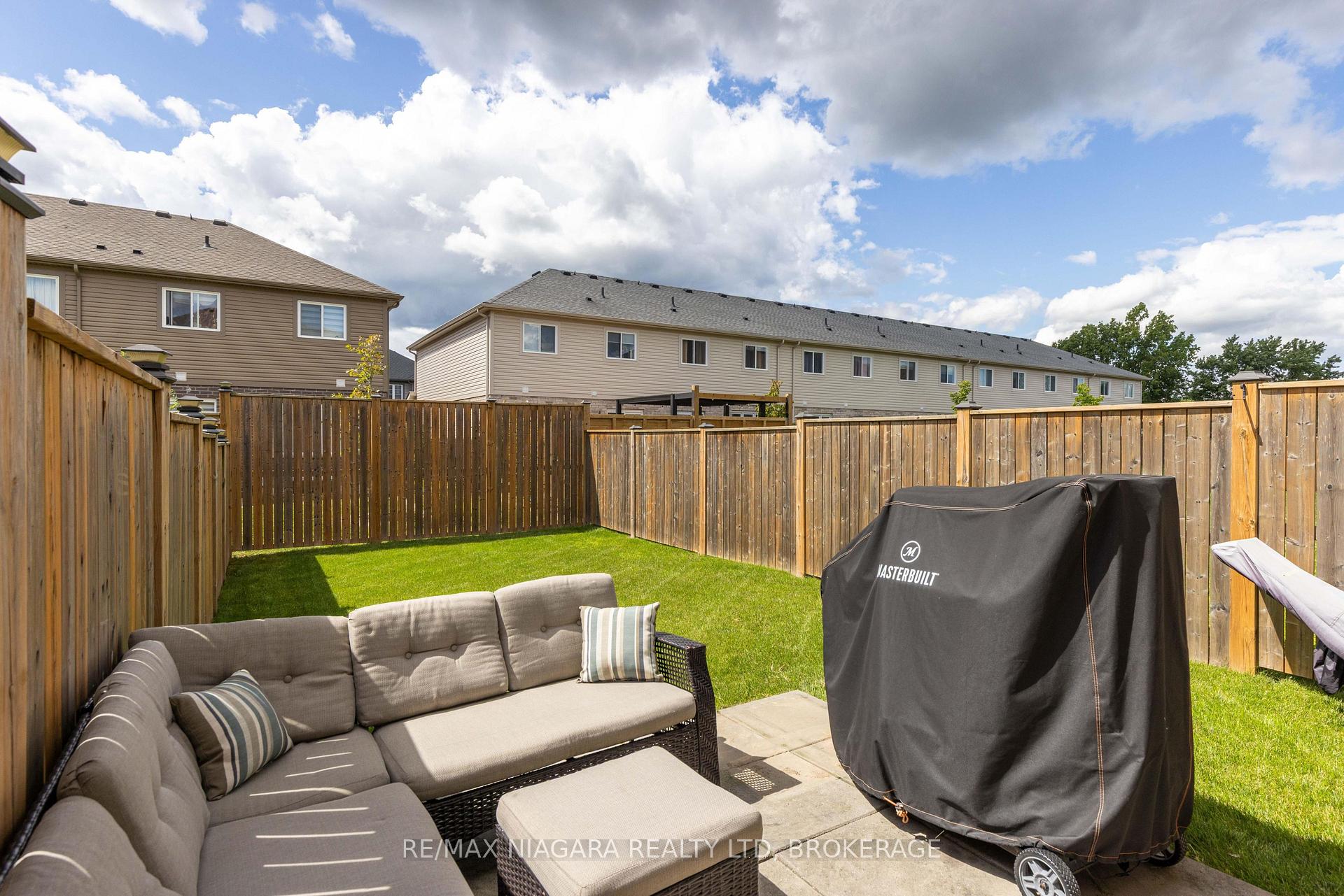 Photo 4 of 8073 Cole Court, Niagara Falls, Oldfield — HOMEH
