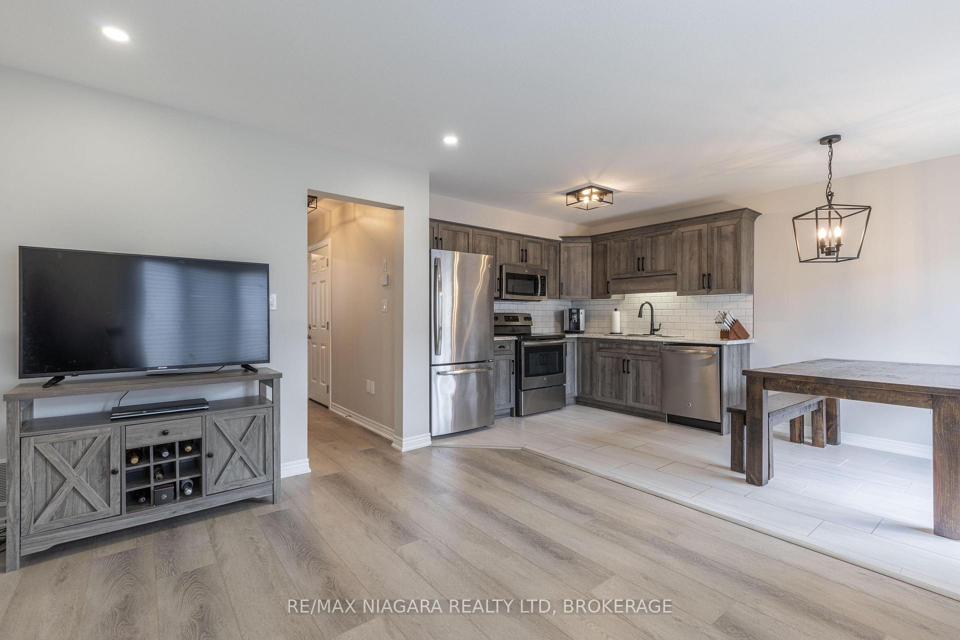 Photo 6 of 8073 Cole Court, Niagara Falls, Oldfield — HOMEH