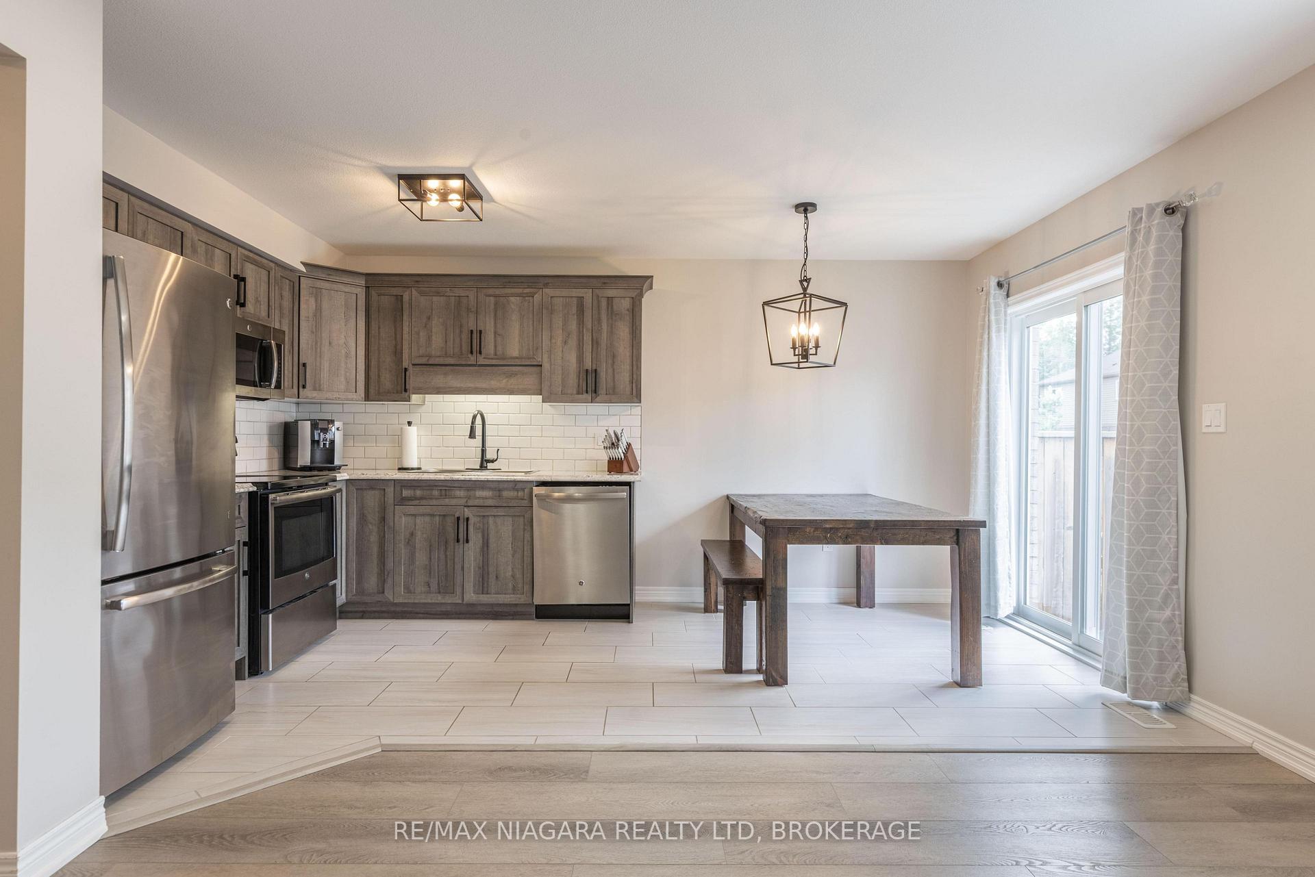 Photo 7 of 8073 Cole Court, Niagara Falls, Oldfield — HOMEH