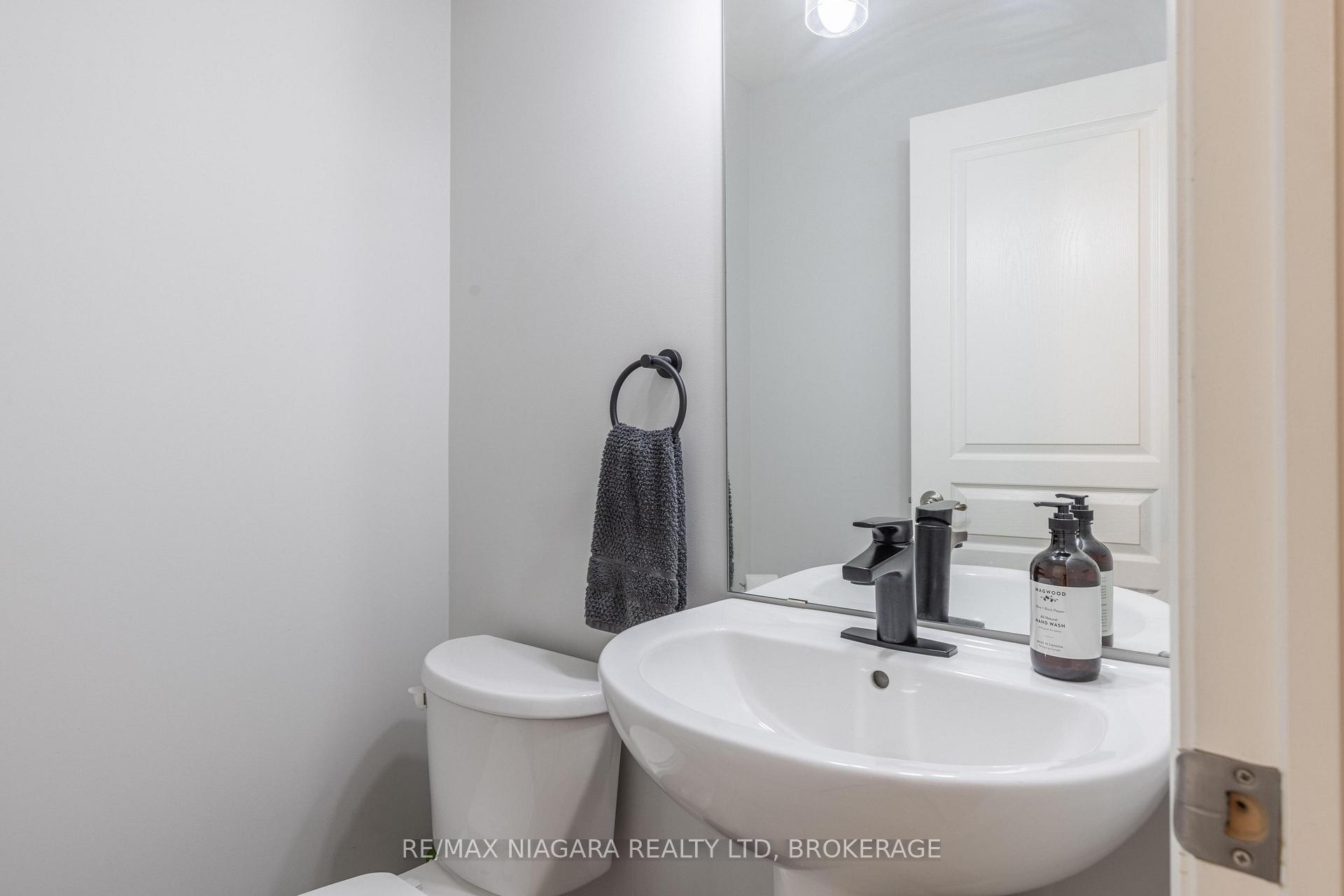 Photo 10 of 8073 Cole Court, Niagara Falls, Oldfield — HOMEH