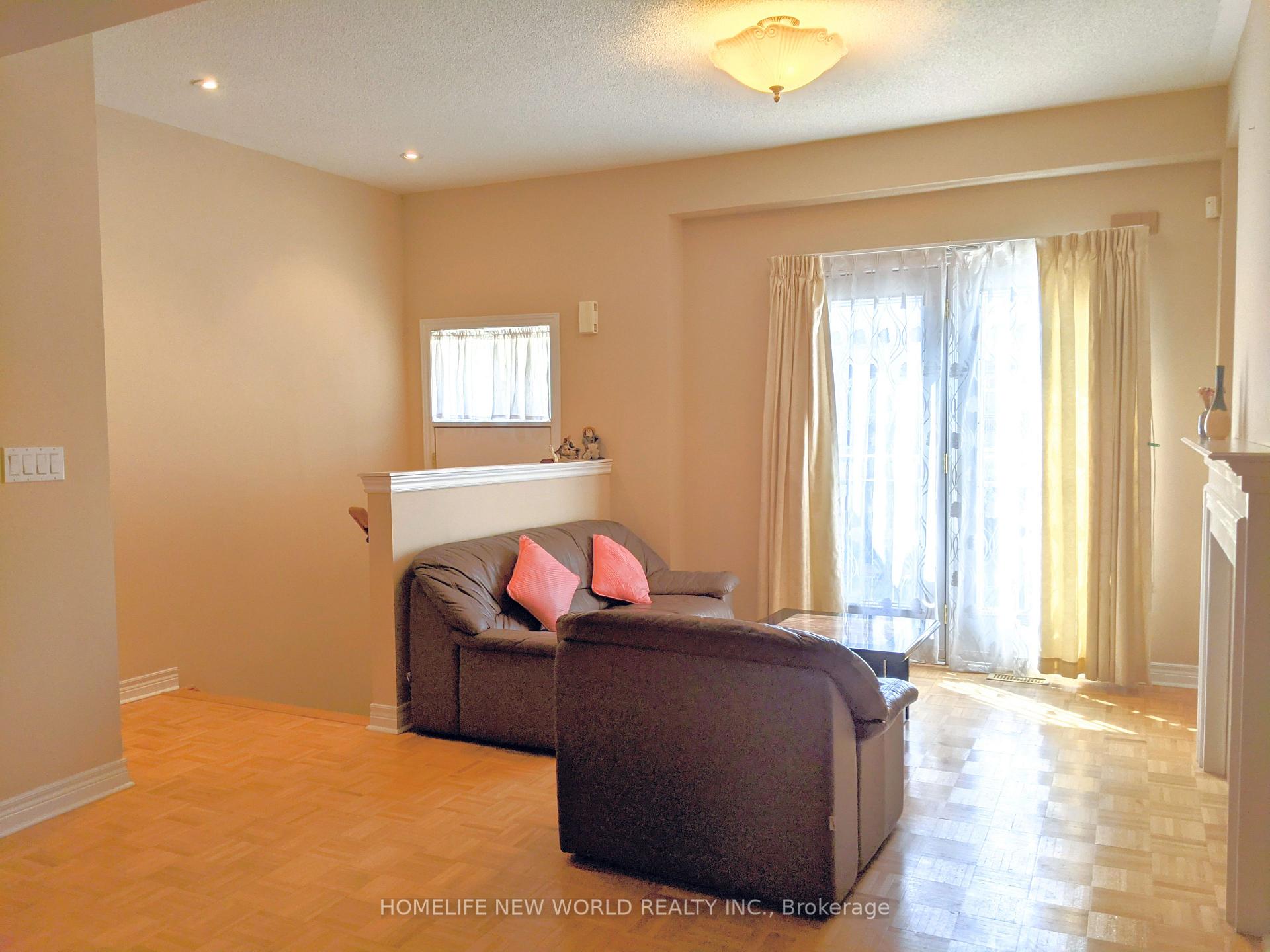 Photo 6 of Unit 38, 9133 Bayview Avenue, Richmond Hill, Doncrest — HOMEH