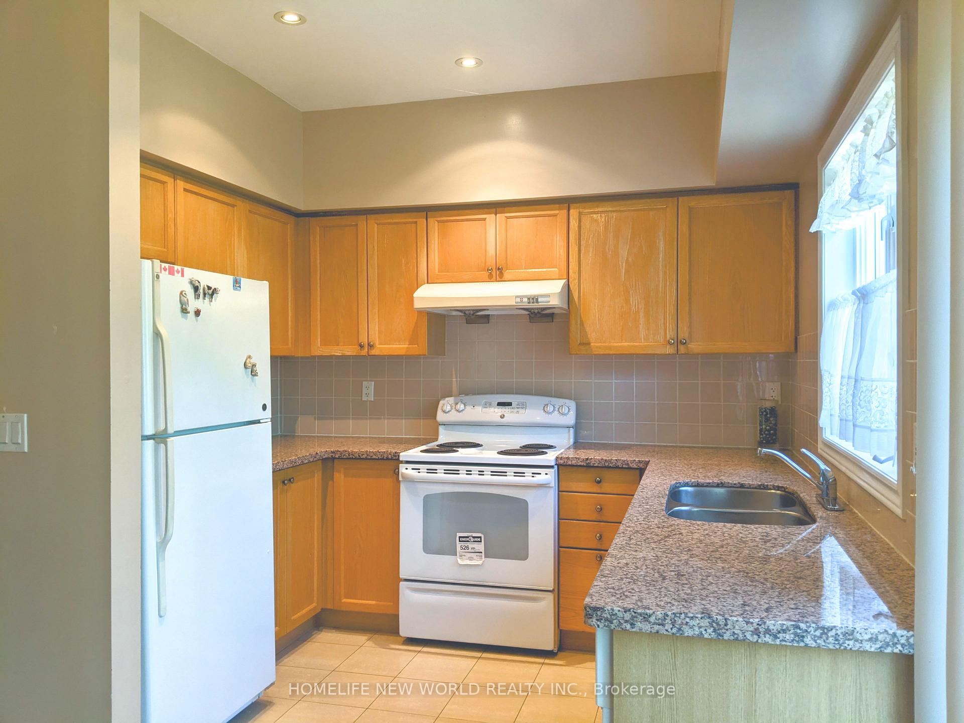 Photo 10 of Unit 38, 9133 Bayview Avenue, Richmond Hill, Doncrest — HOMEH