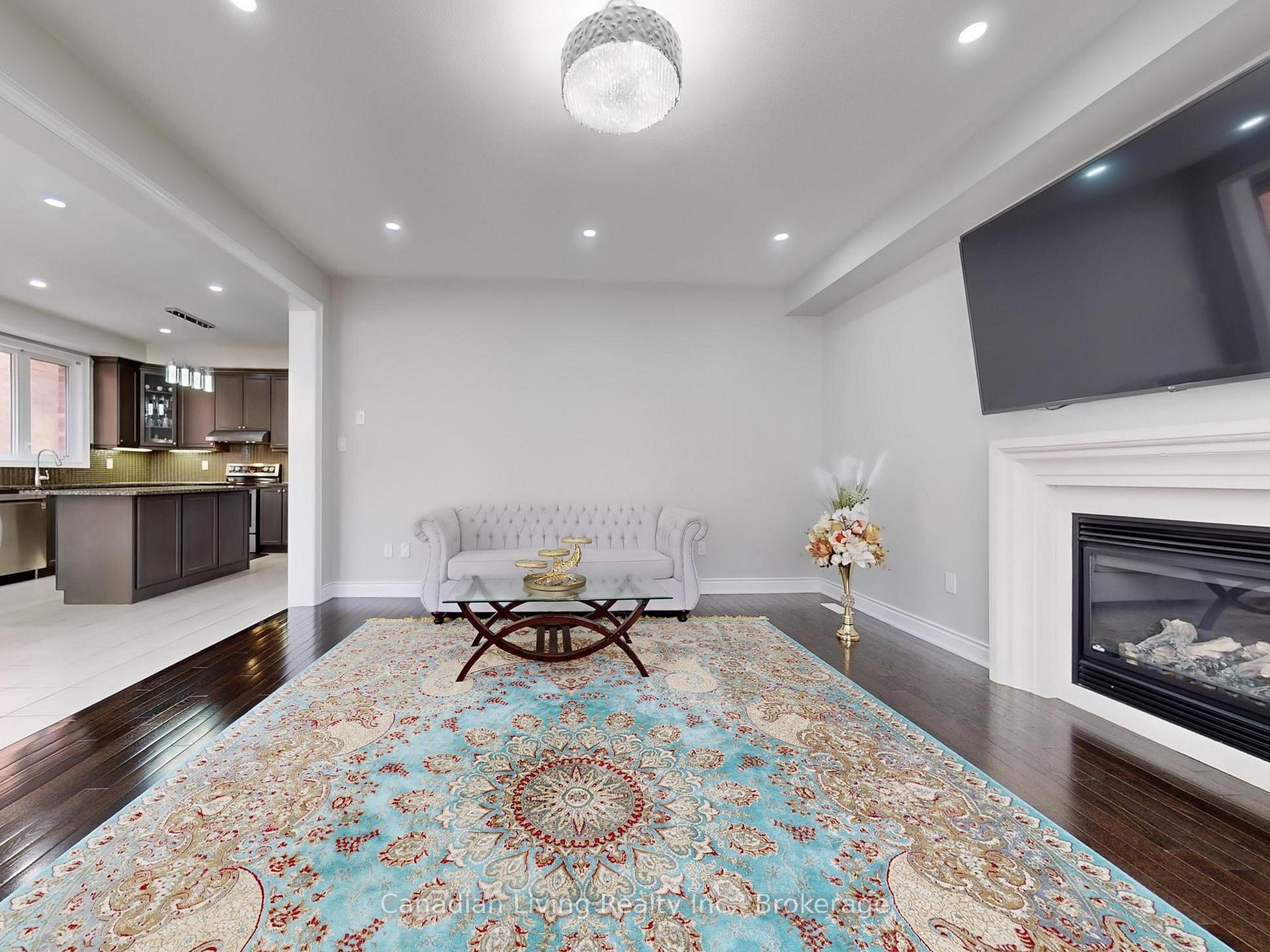 Photo 6 of 283 John Davis Gate, Whitchurch-Stouffville, Stouffville — HOMEH
