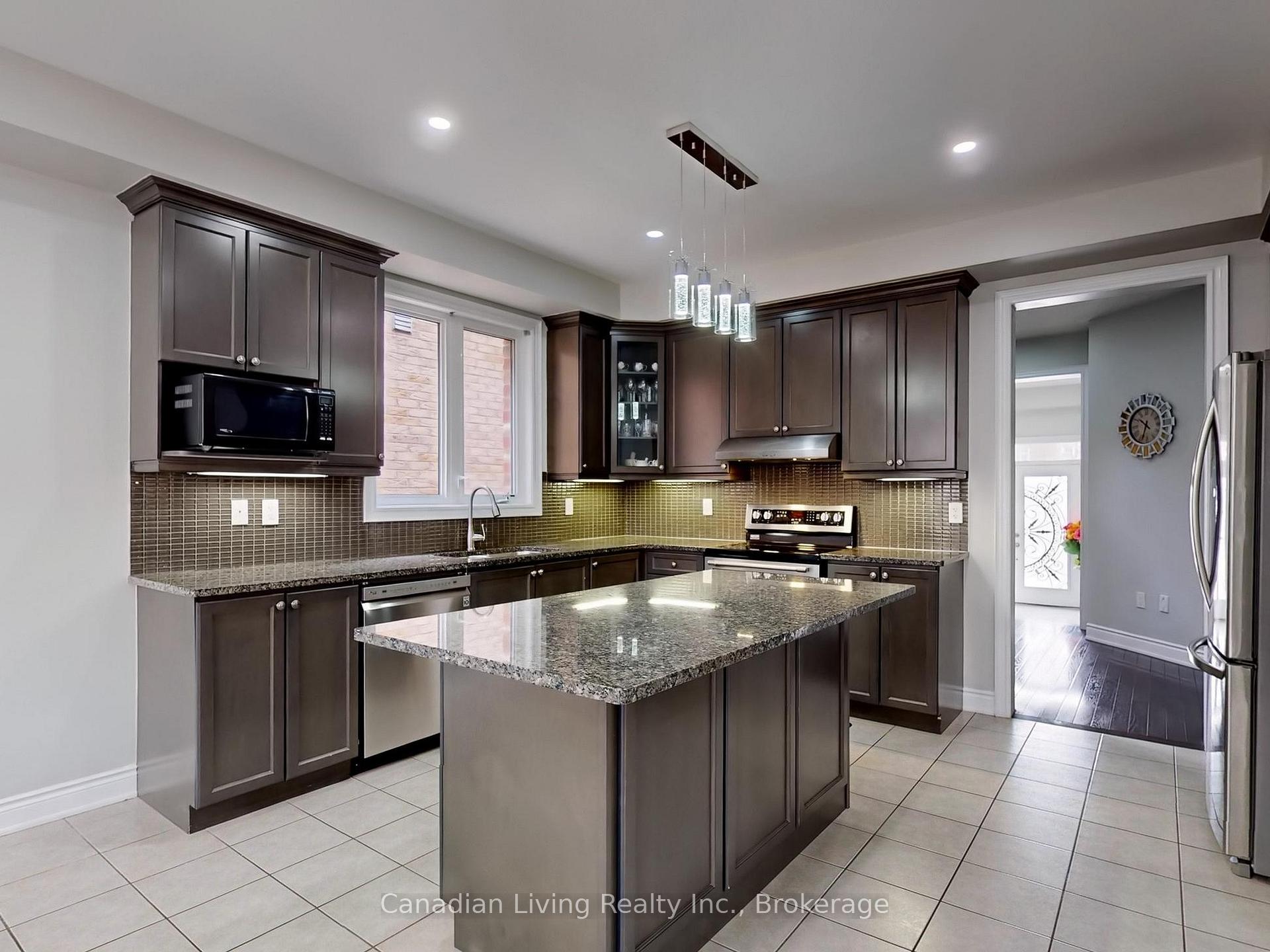 Photo 9 of 283 John Davis Gate, Whitchurch-Stouffville, Stouffville — HOMEH