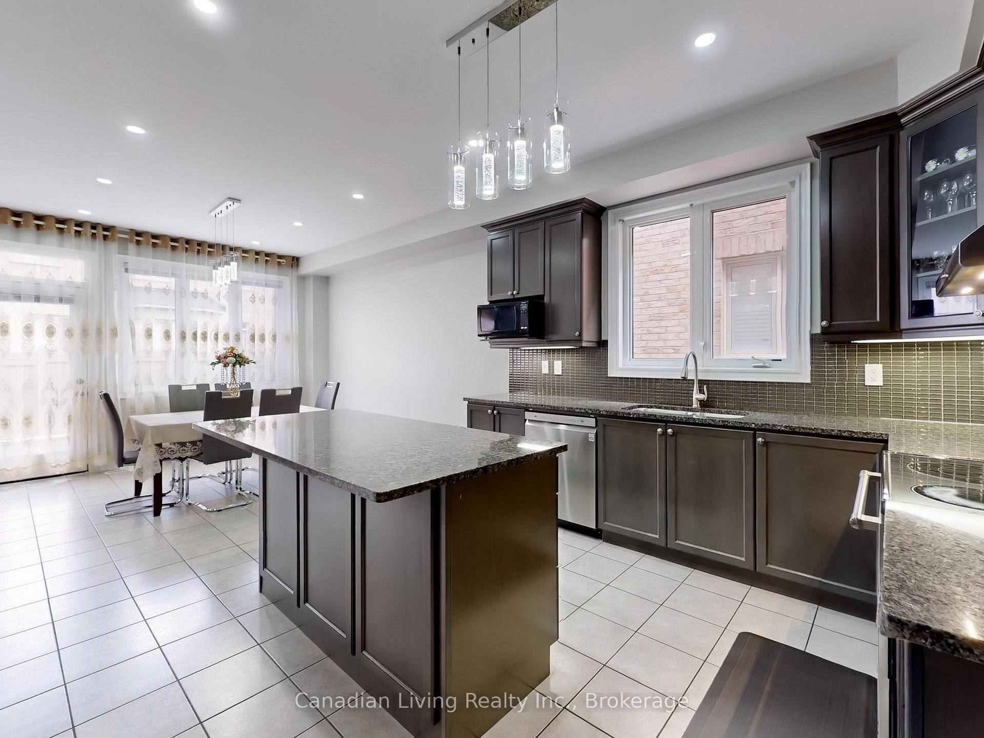 Photo 10 of 283 John Davis Gate, Whitchurch-Stouffville, Stouffville — HOMEH