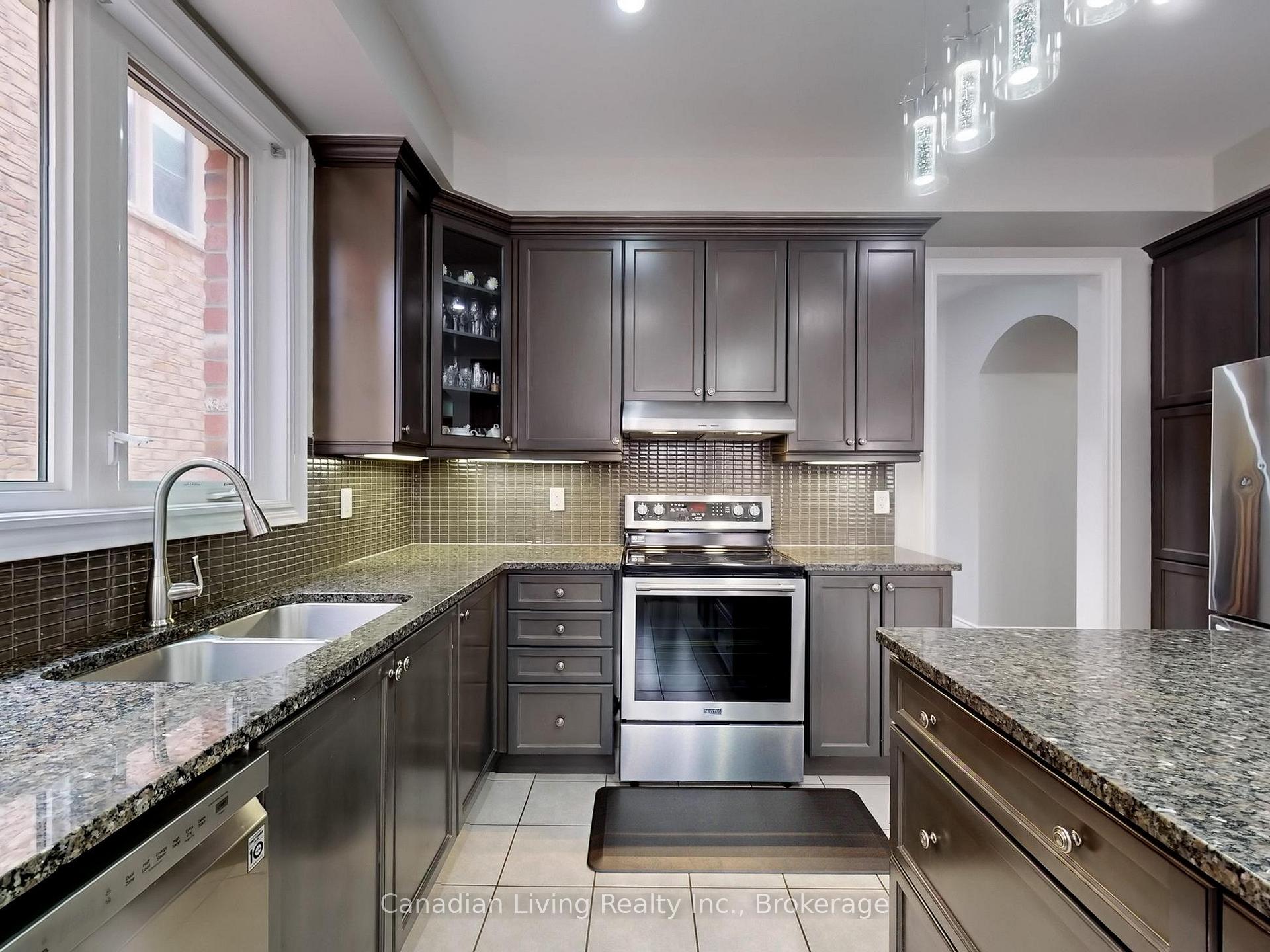 Photo 11 of 283 John Davis Gate, Whitchurch-Stouffville, Stouffville — HOMEH