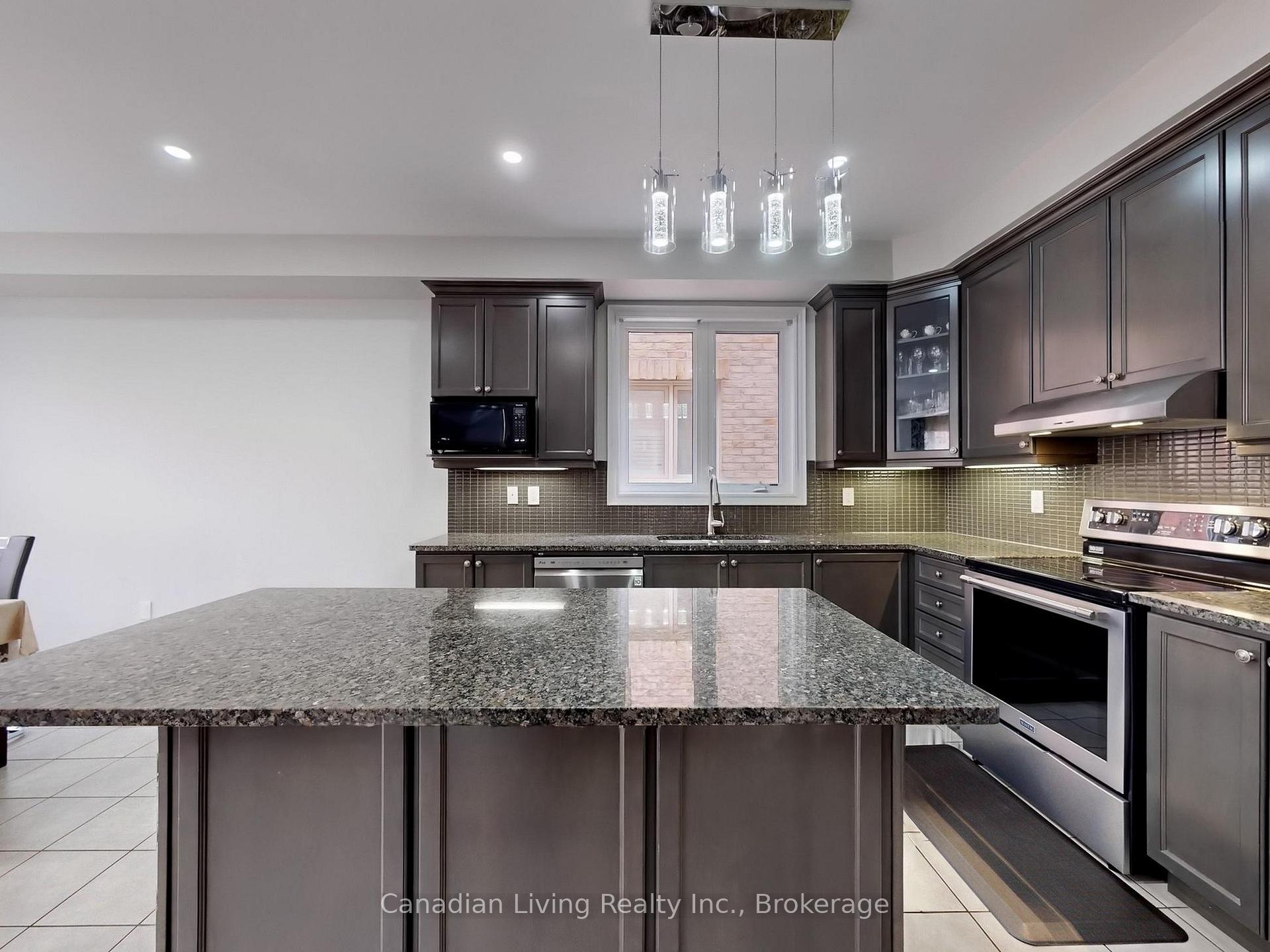 Photo 13 of 283 John Davis Gate, Whitchurch-Stouffville, Stouffville — HOMEH