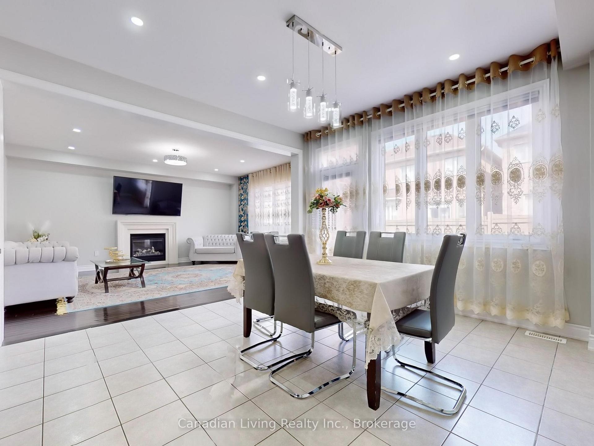 Photo 15 of 283 John Davis Gate, Whitchurch-Stouffville, Stouffville — HOMEH