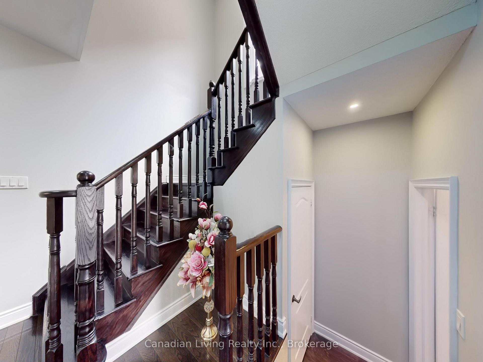 Photo 34 of 283 John Davis Gate, Whitchurch-Stouffville, Stouffville — HOMEH