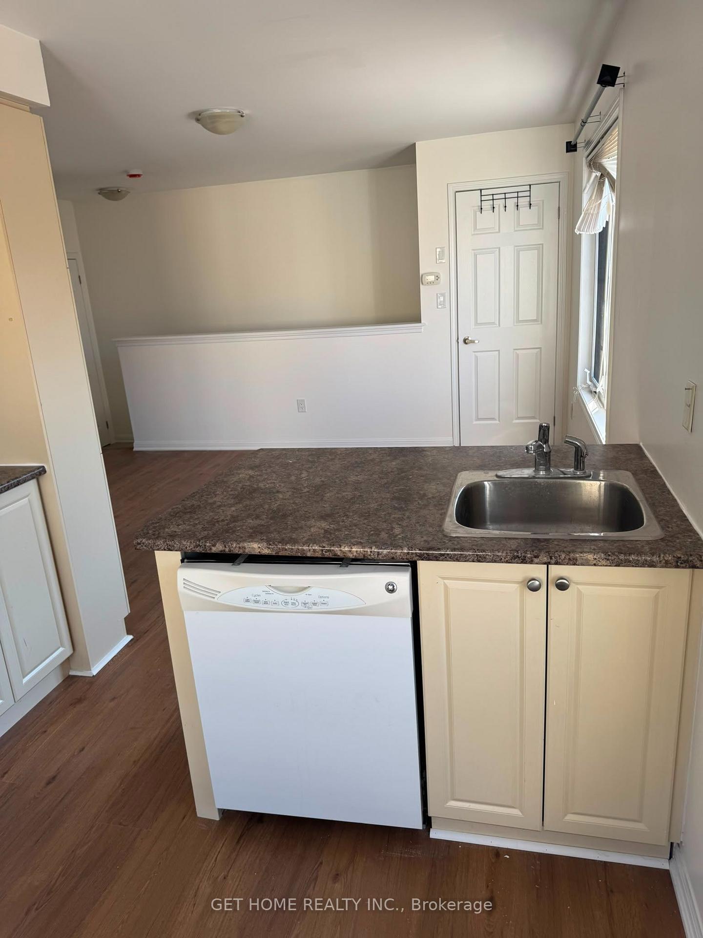 Photo 8 of 5 Raven Cross Avenue, Markham, Cornell — HOMEH