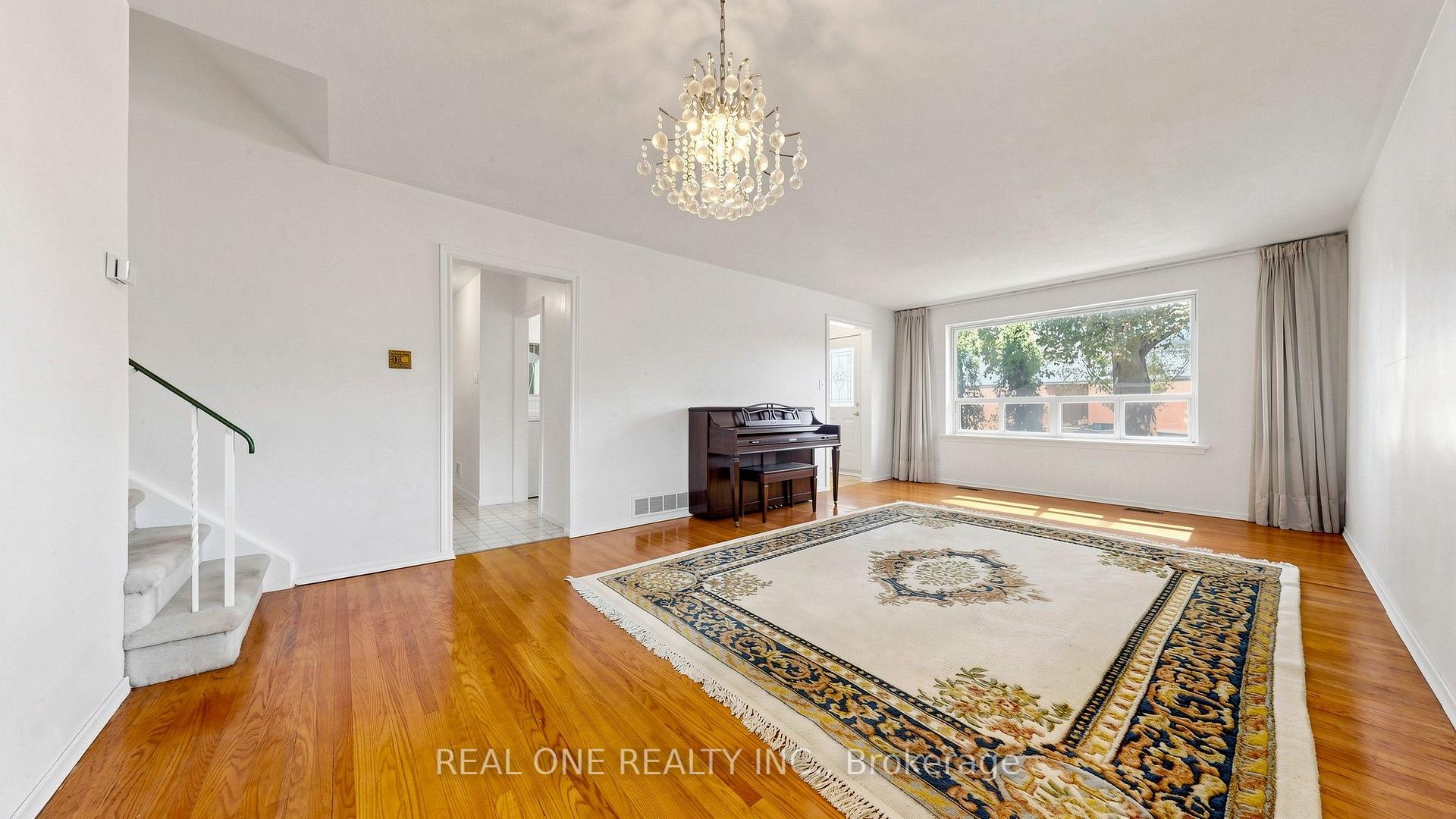 Photo 5 of 19 Nymark Avenue, North York, Don Valley Village — HOMEH