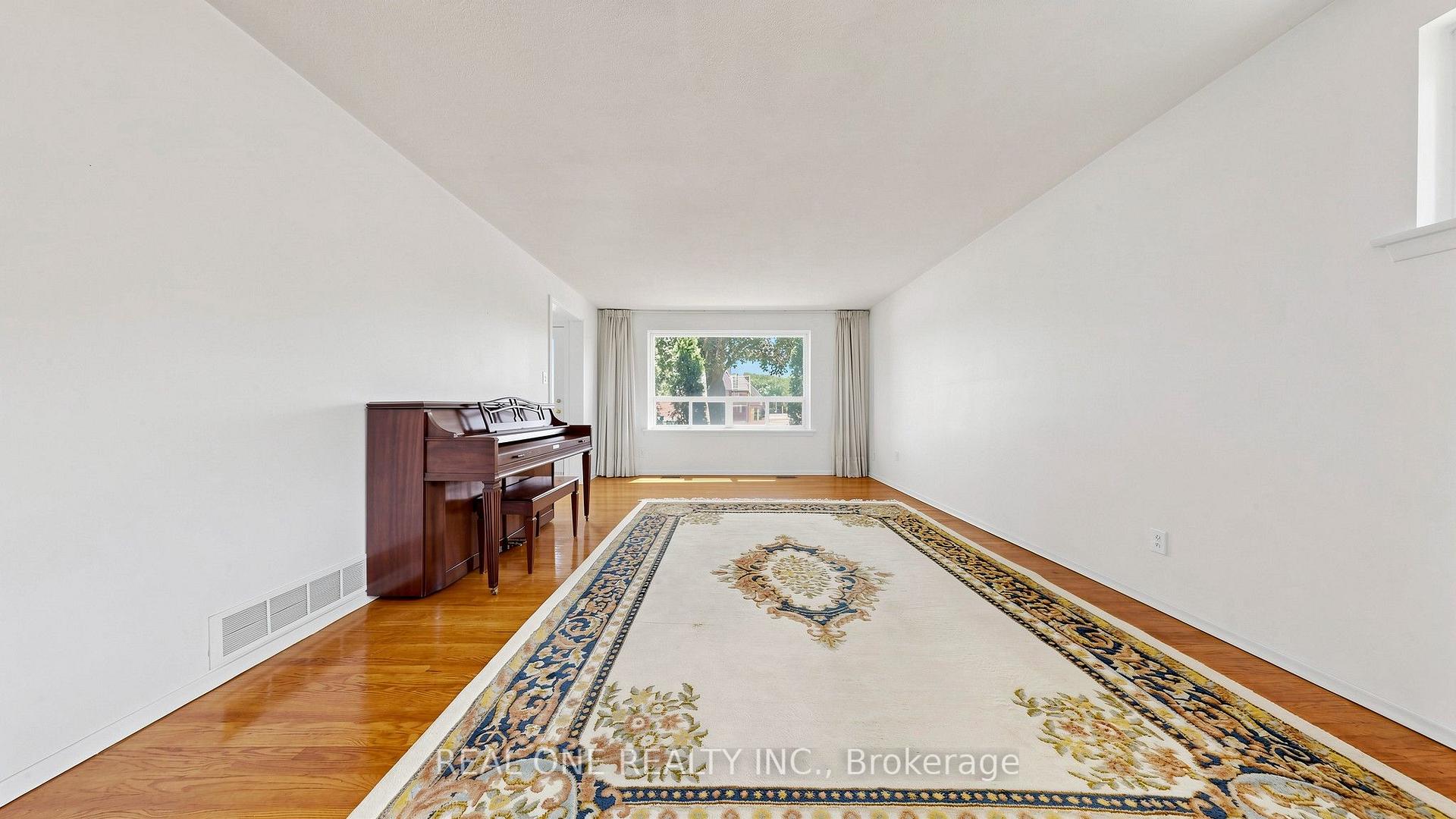 Photo 6 of 19 Nymark Avenue, North York, Don Valley Village — HOMEH