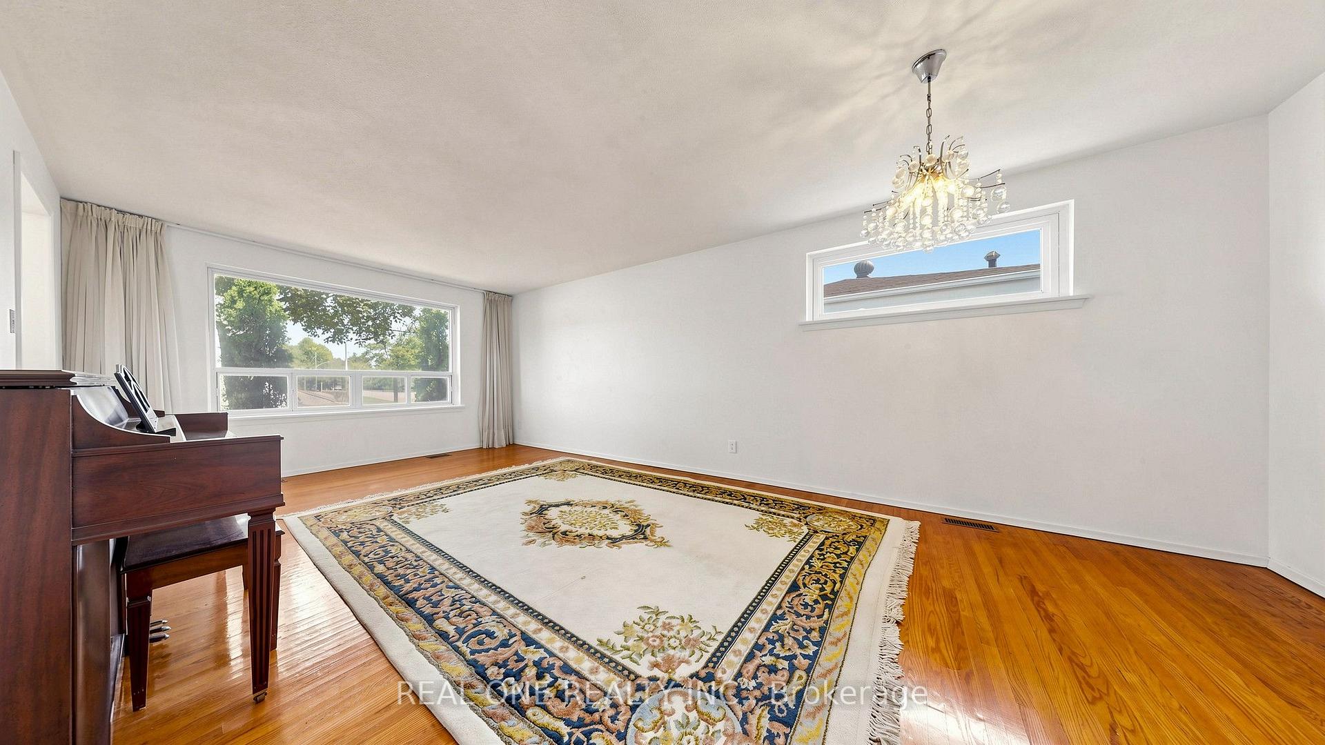 Photo 7 of 19 Nymark Avenue, North York, Don Valley Village — HOMEH